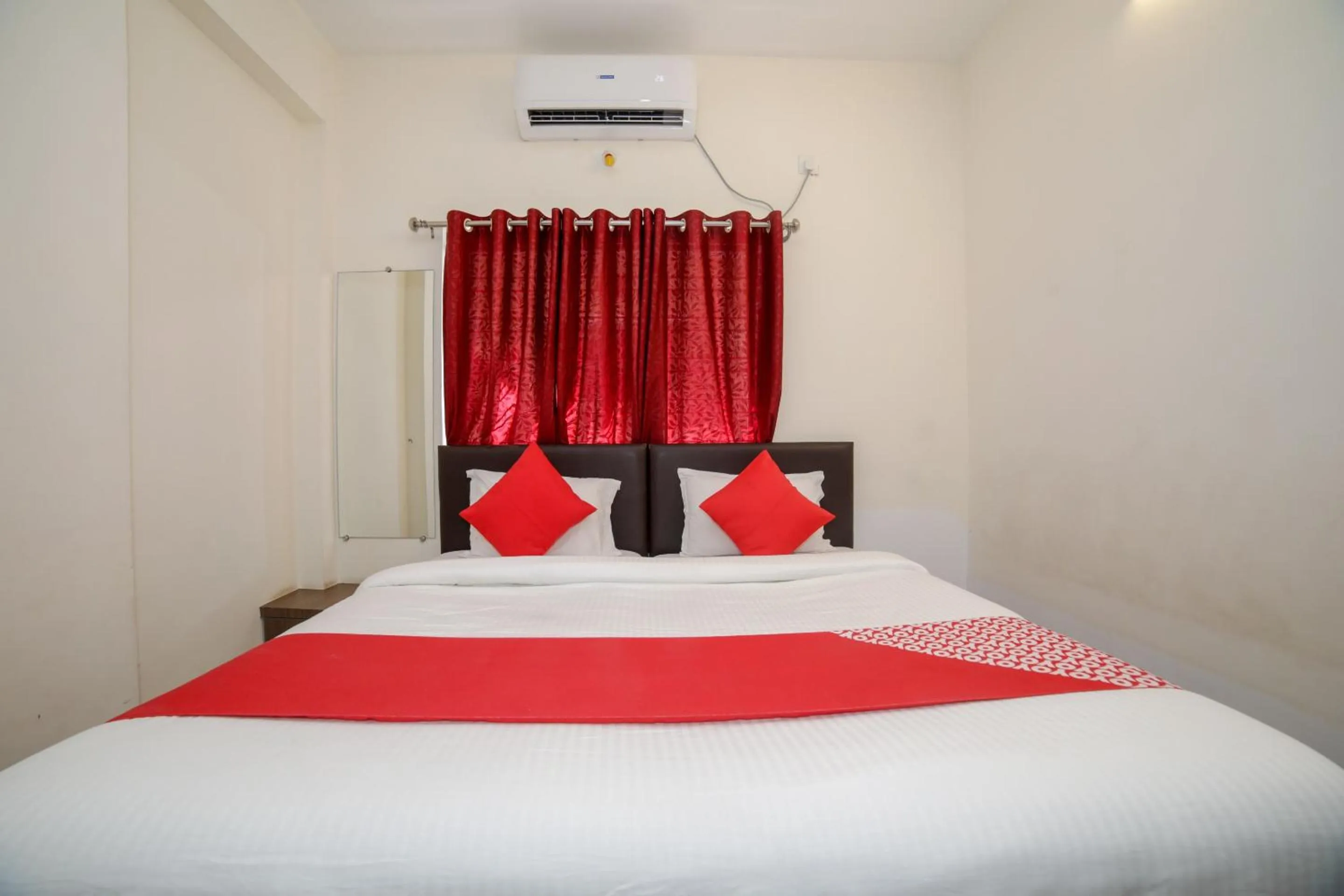 Bedroom, Bed in Hotel Shelter