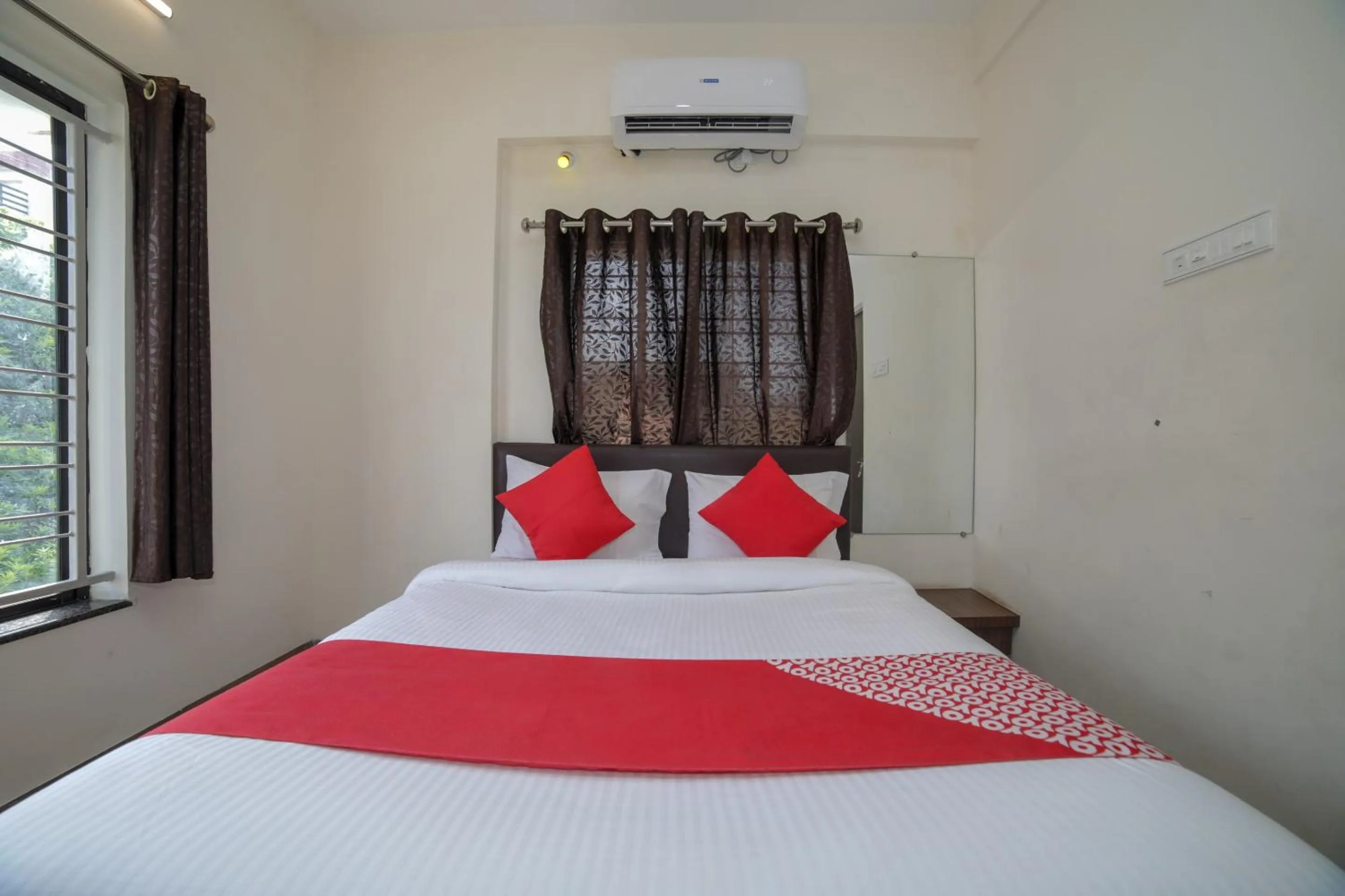 Bedroom, Bed in Hotel Shelter