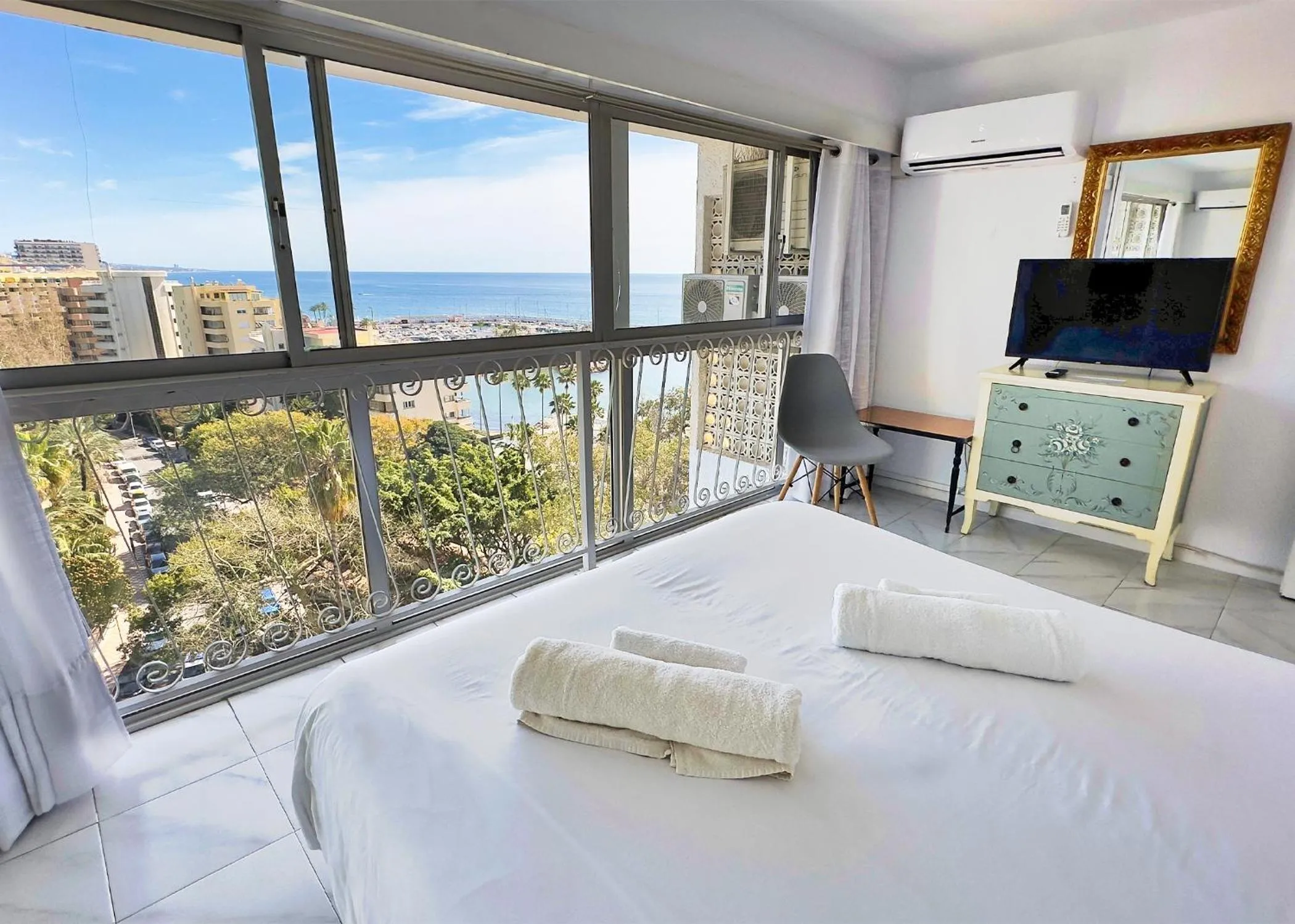Bedroom, Bed in Skol 727 Lovely 2 Bedroom Duplex in Marbella Center