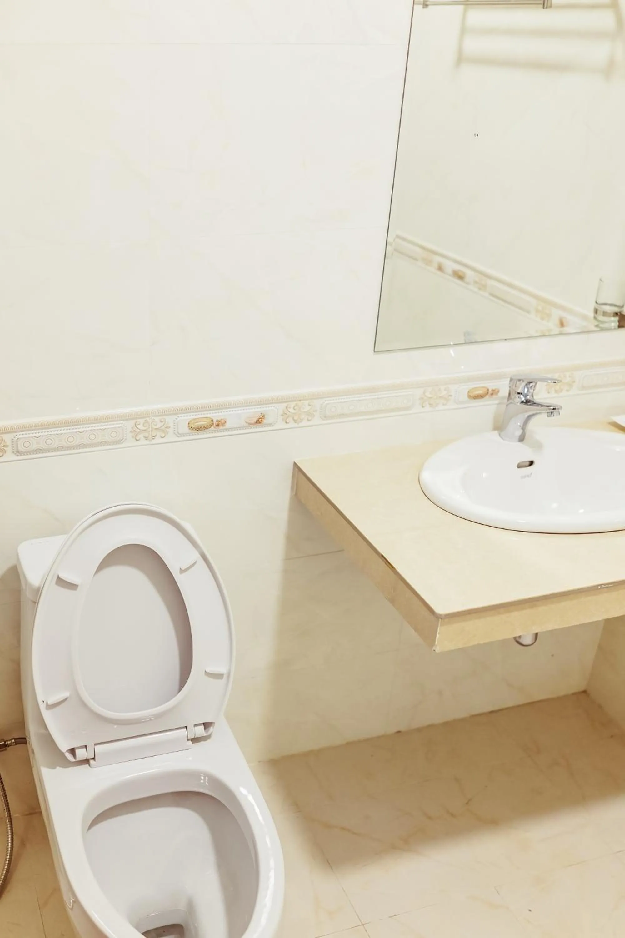 Bathroom in Douangpraseuth Hotel