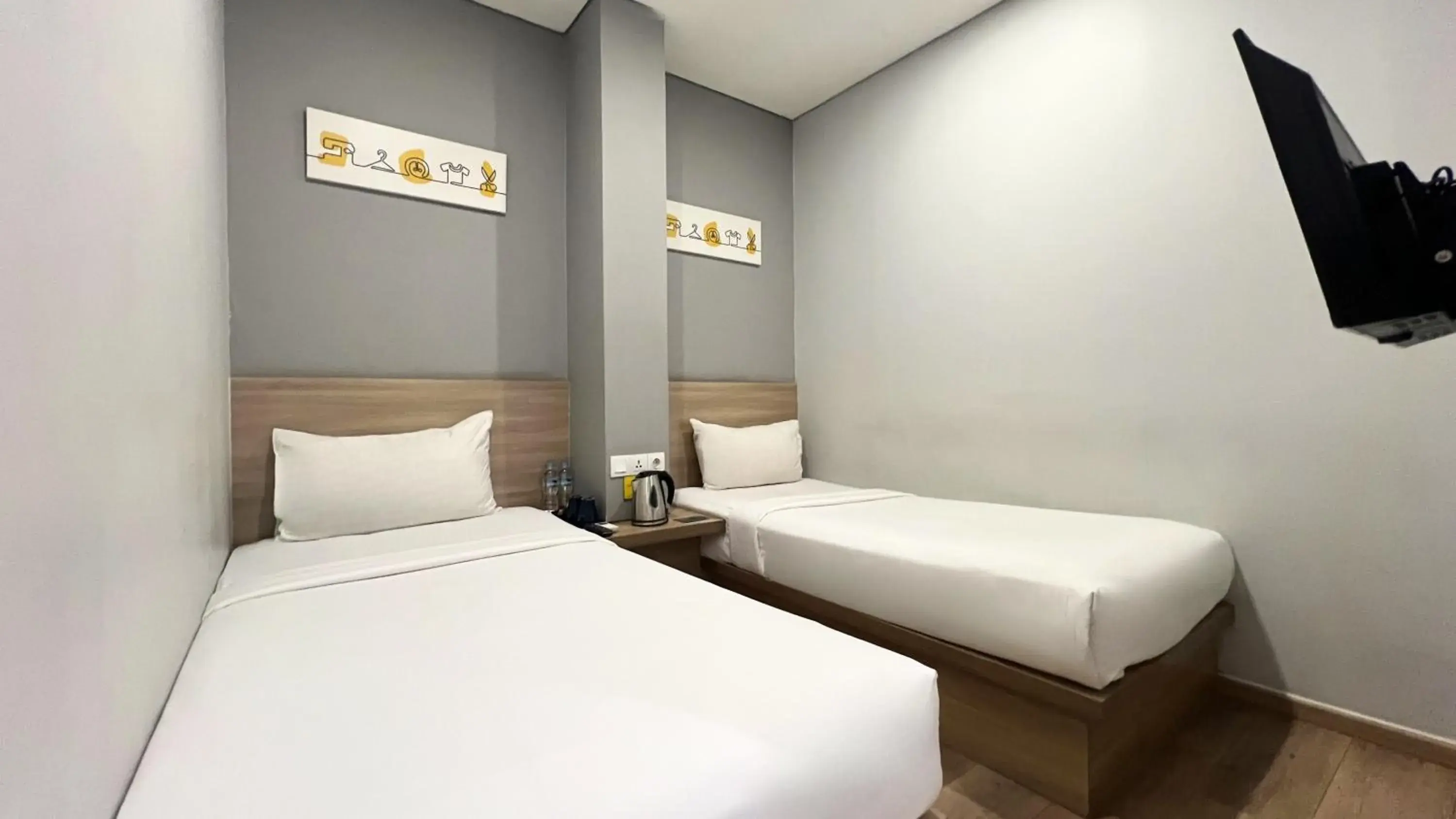 Standard Twin Room in Yellow Bee Tanah Abang Standard Twin Room in Yellow Bee Tanah Abang