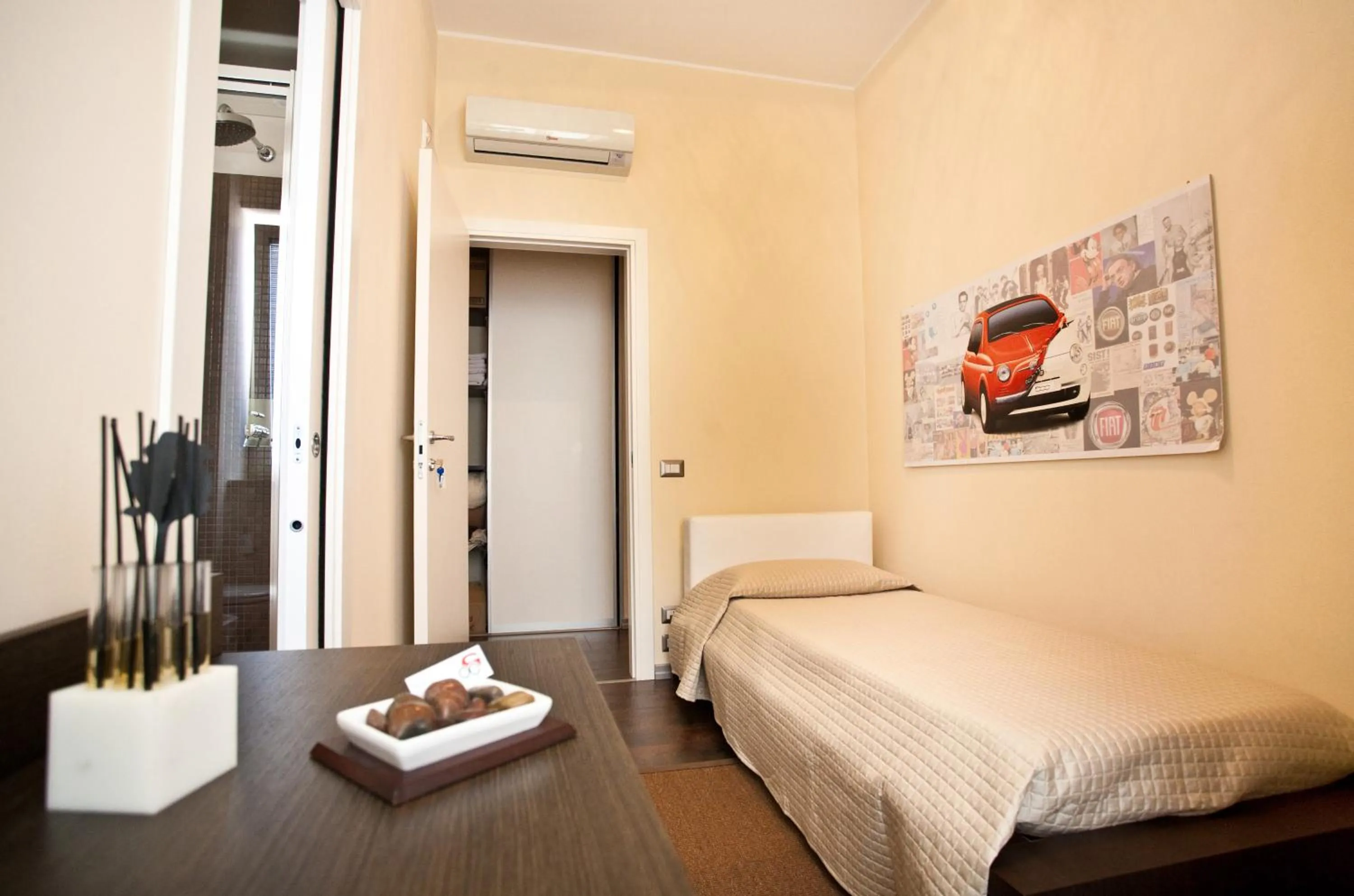 Decorative detail, Bed in Cinquecento B&B