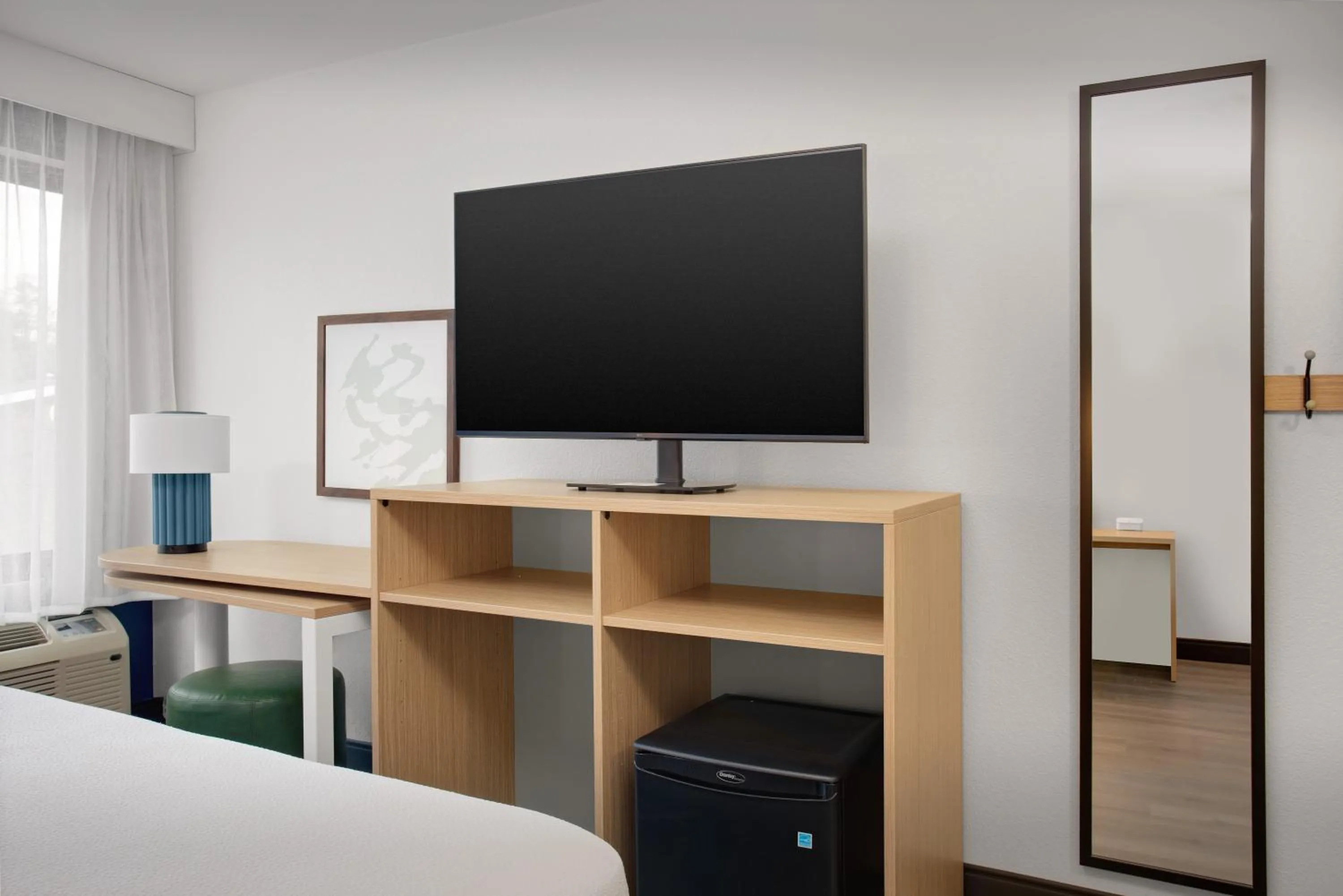 Bedroom, Bed in Spark by Hilton Atlanta Cumberland Ballpark