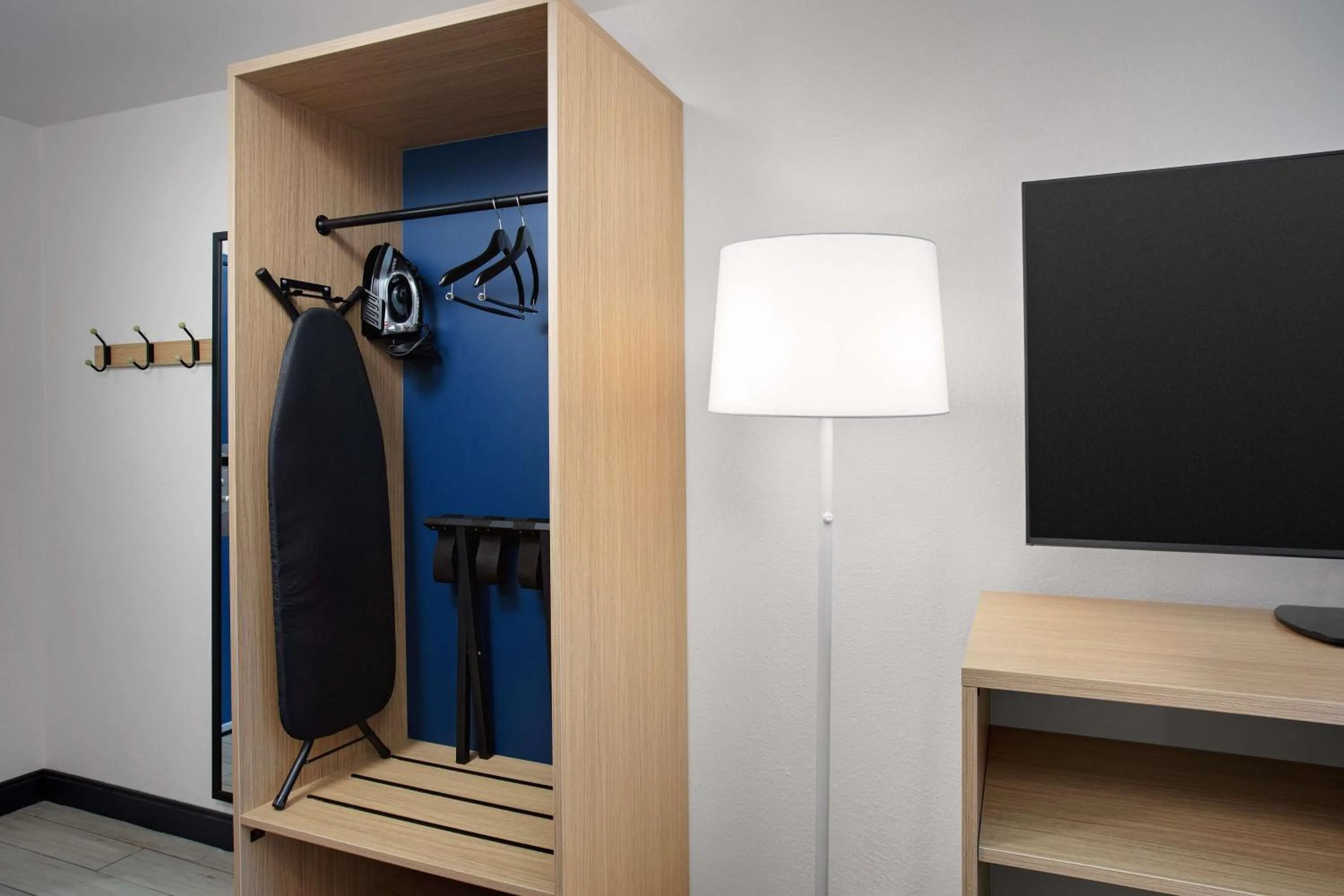 Photo of the whole room in Spark by Hilton Atlanta Cumberland Ballpark