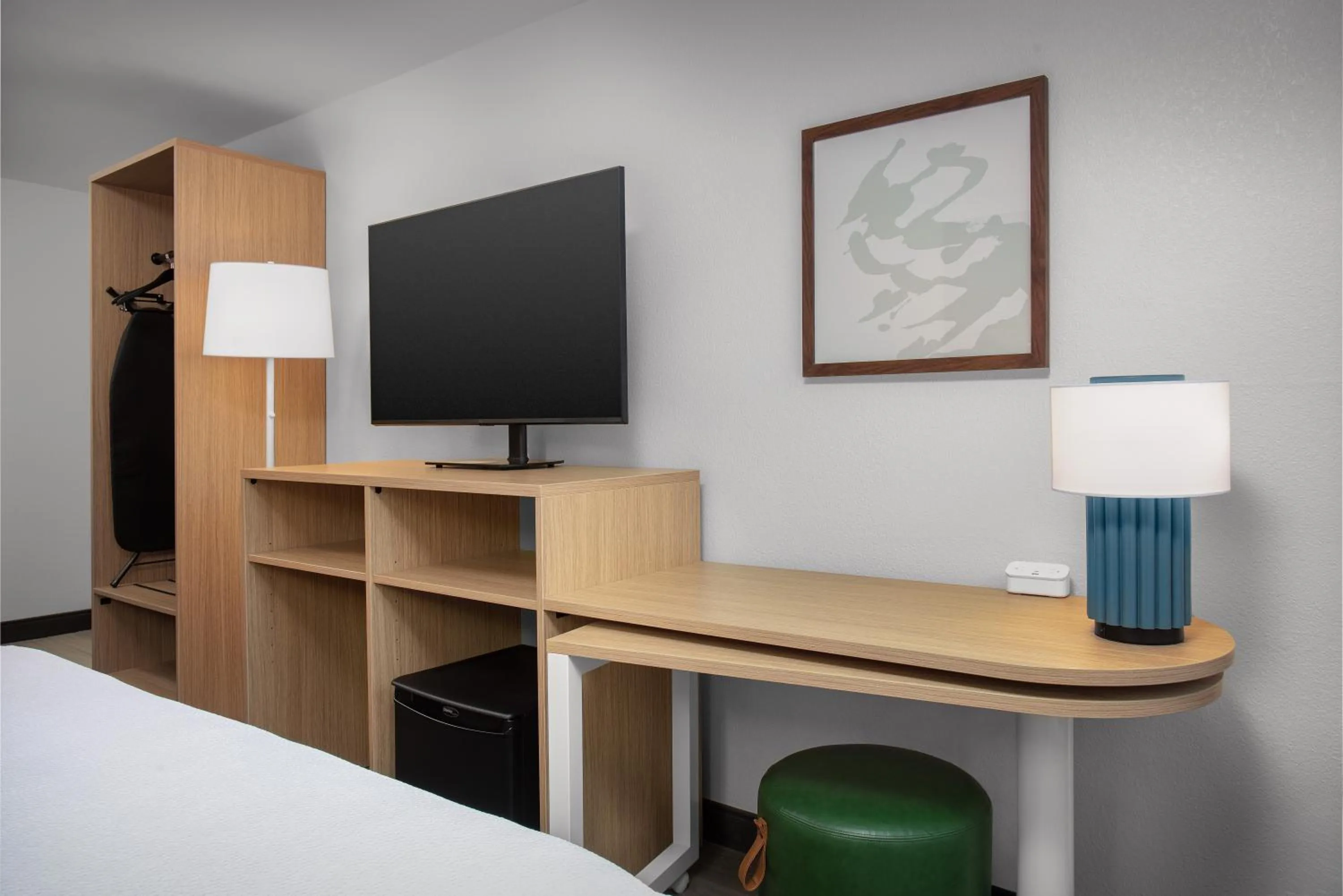 Bedroom, Bed in Spark by Hilton Atlanta Cumberland Ballpark