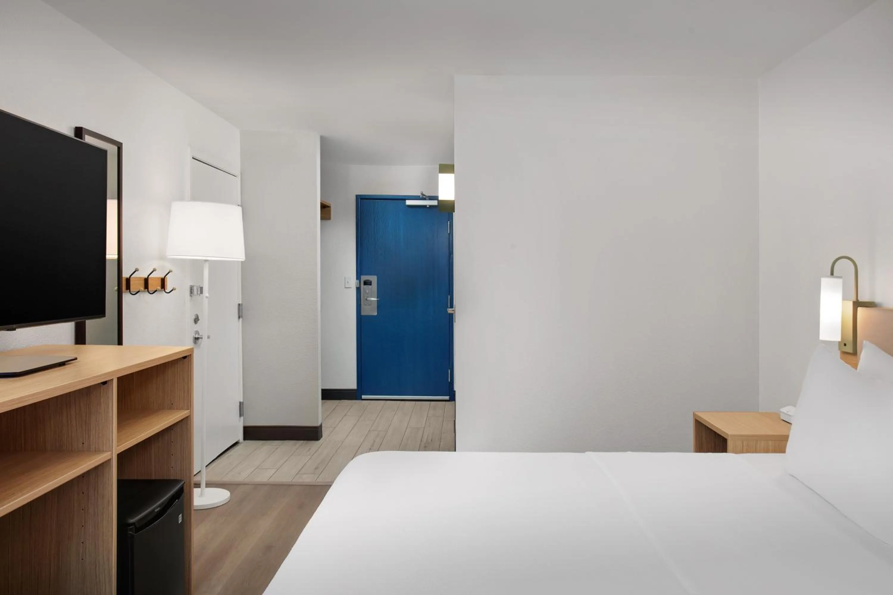 Bedroom, Bed in Spark by Hilton Atlanta Cumberland Ballpark