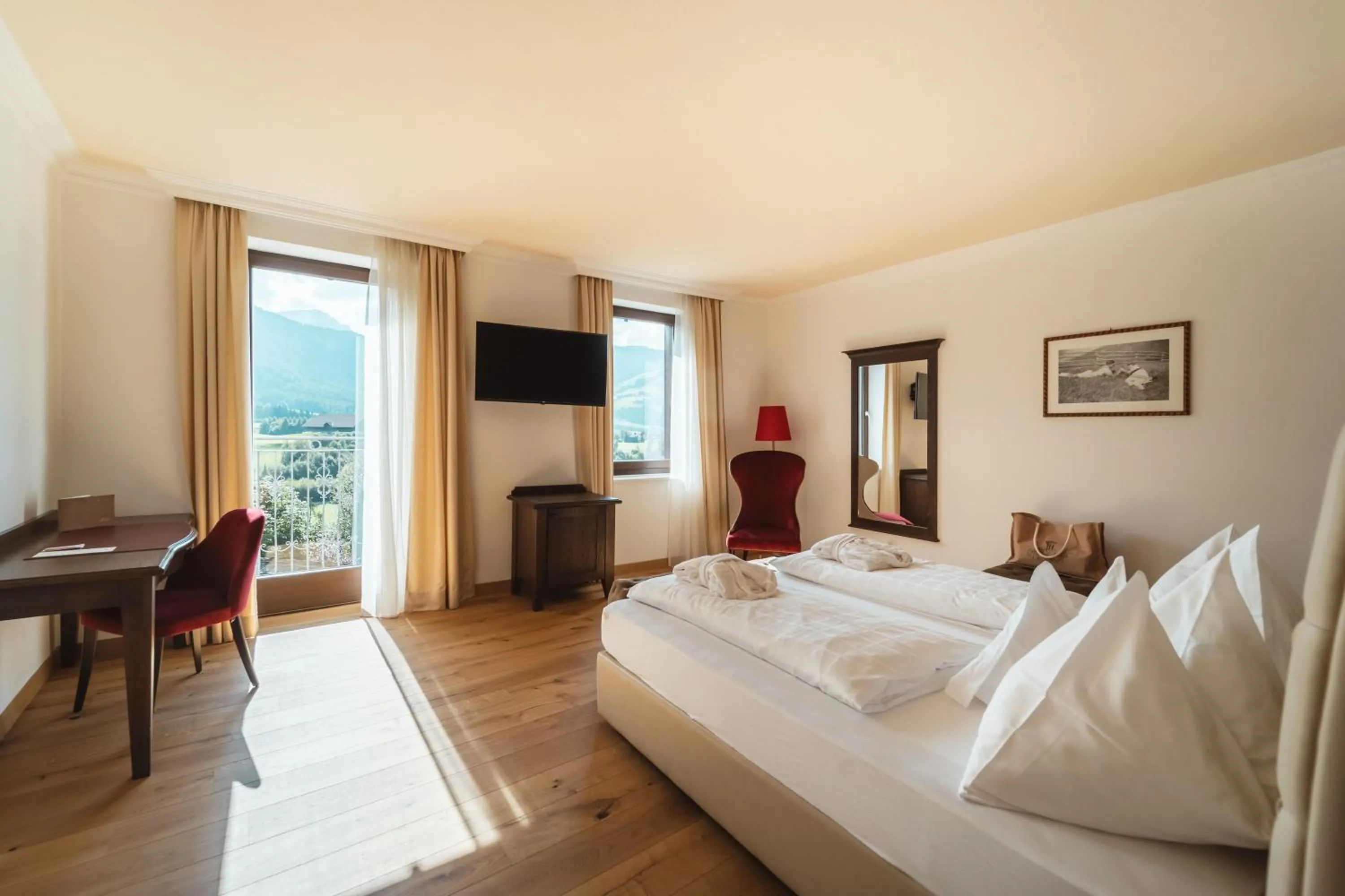 View (from property/room), Bed in Historic Hotel Alte Goste