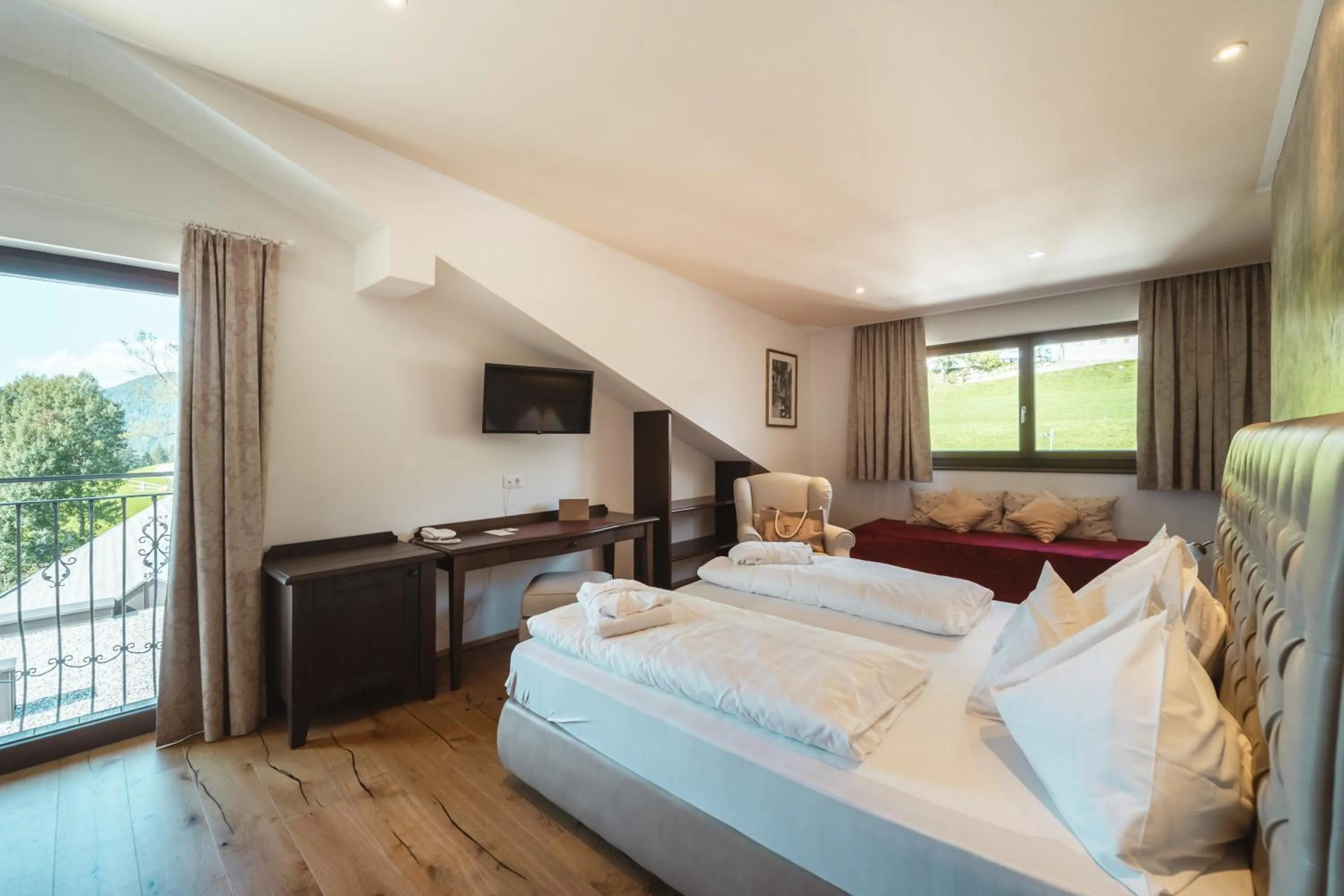 Photo of the whole room, Bed in Historic Hotel Alte Goste