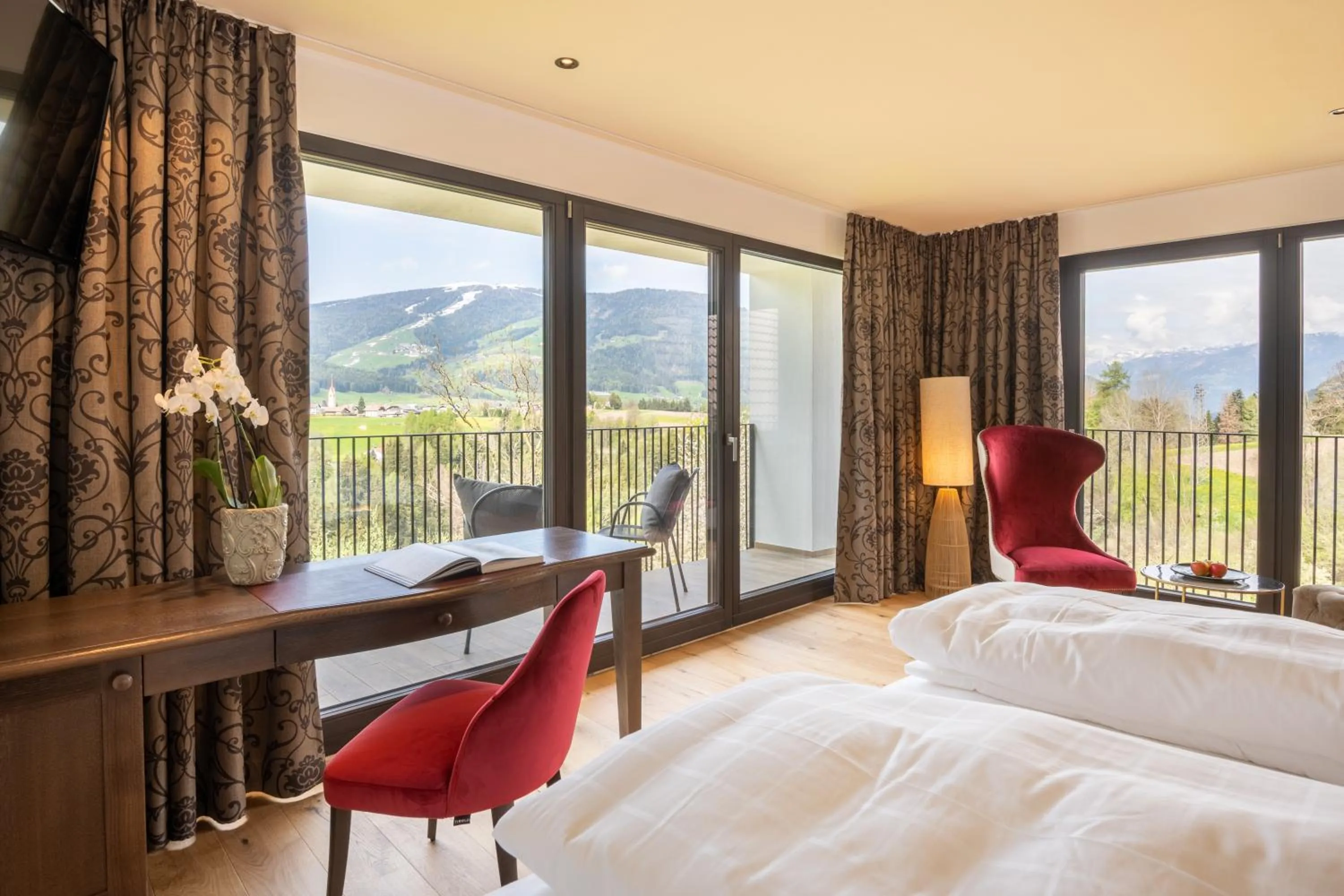 Photo of the whole room, Bed in Historic Hotel Alte Goste