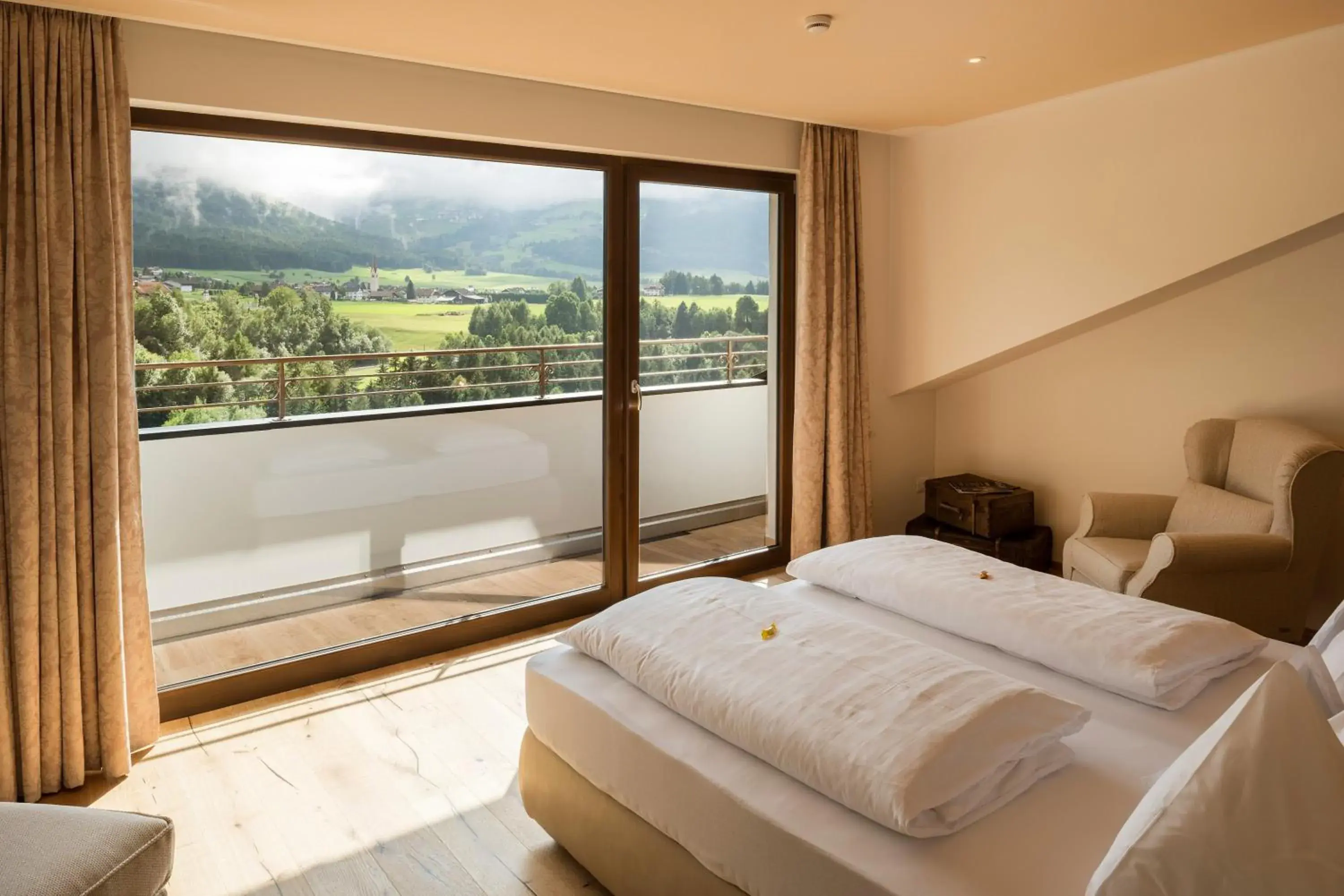 Deluxe Double Room with Balcony in Historic Hotel Alte Goste Deluxe Double Room with Balcony in Historic Hotel Alte Goste