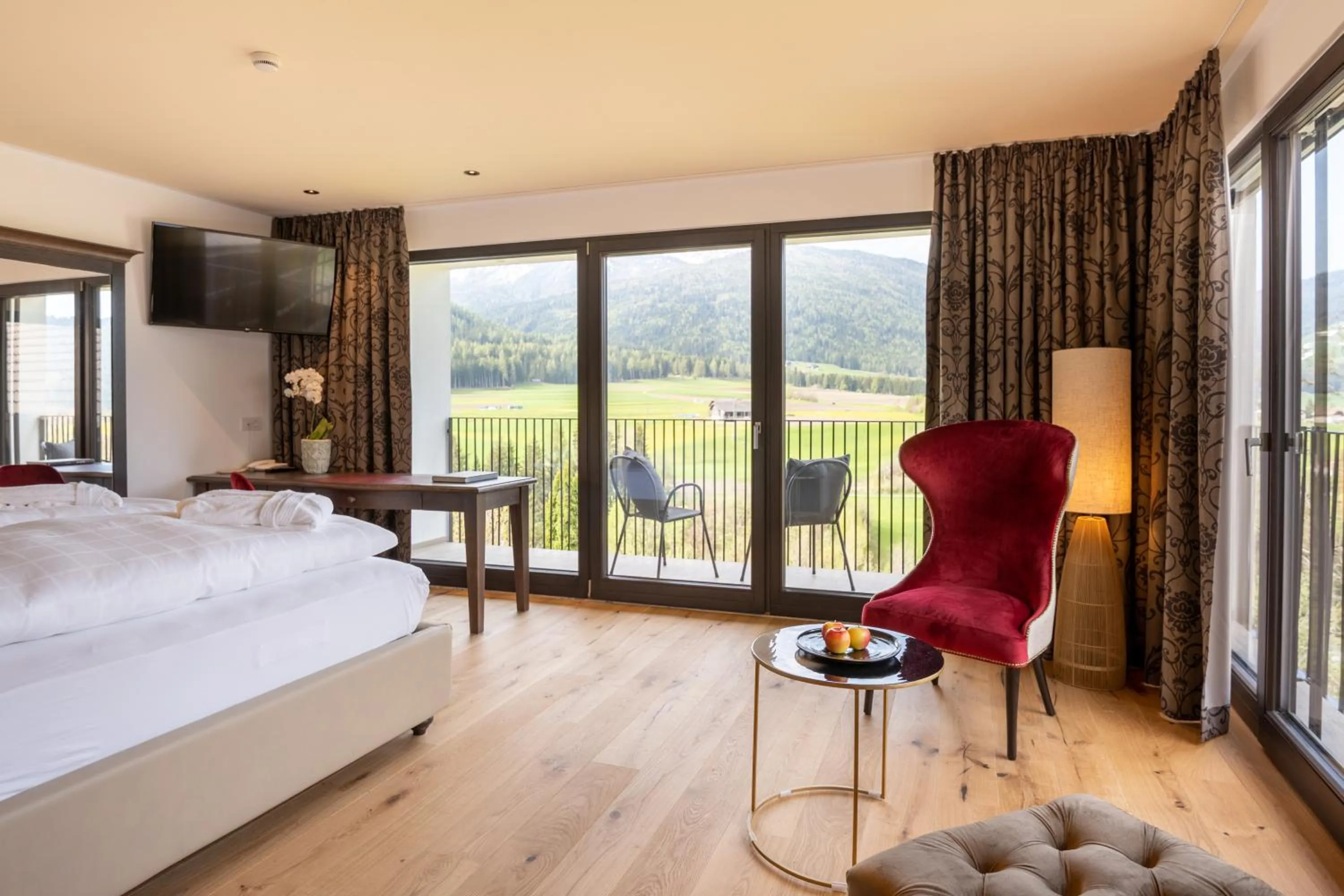 Photo of the whole room, Bed in Historic Hotel Alte Goste