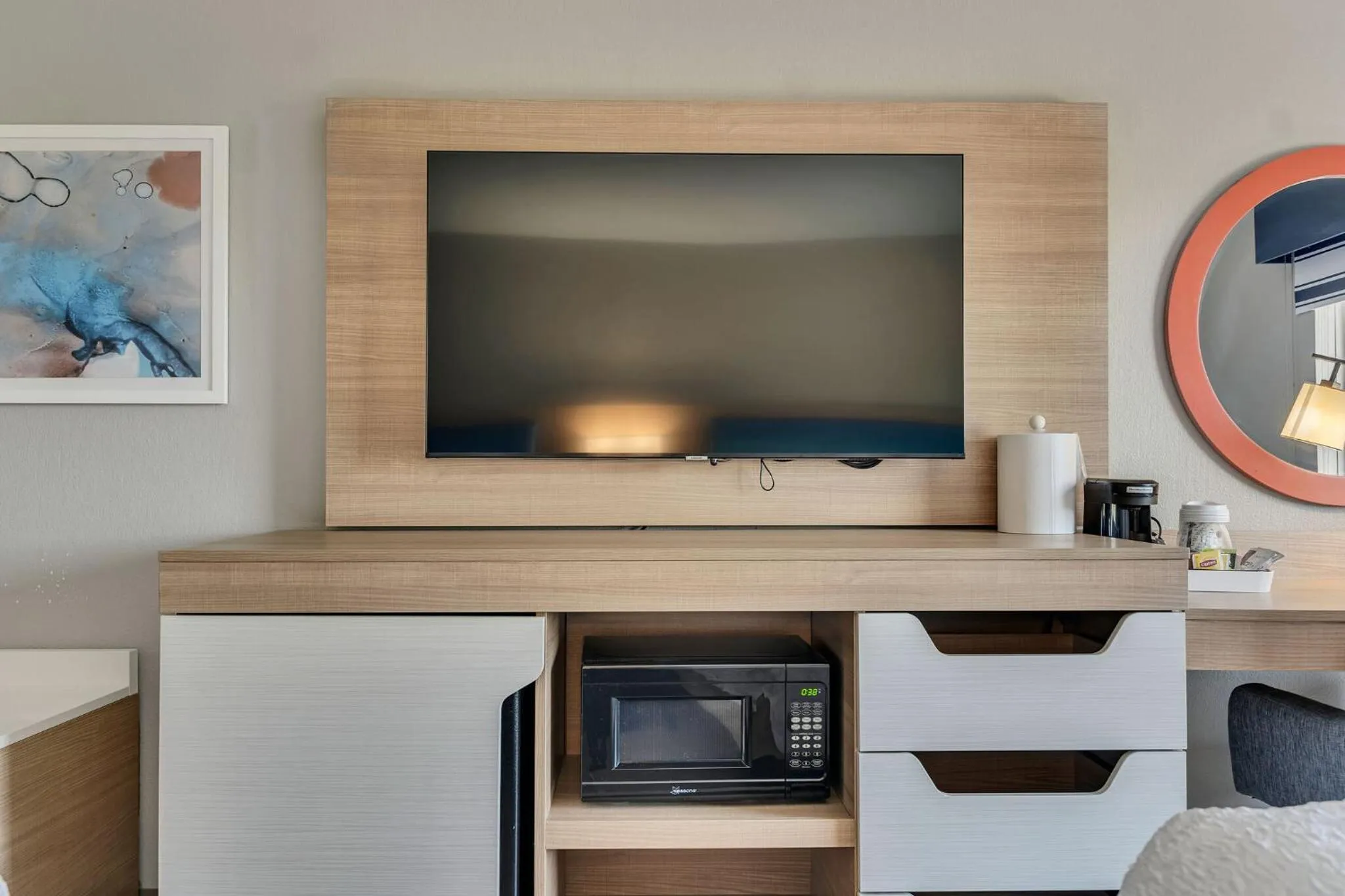 Photo of the whole room in Evoke Destin Hotel