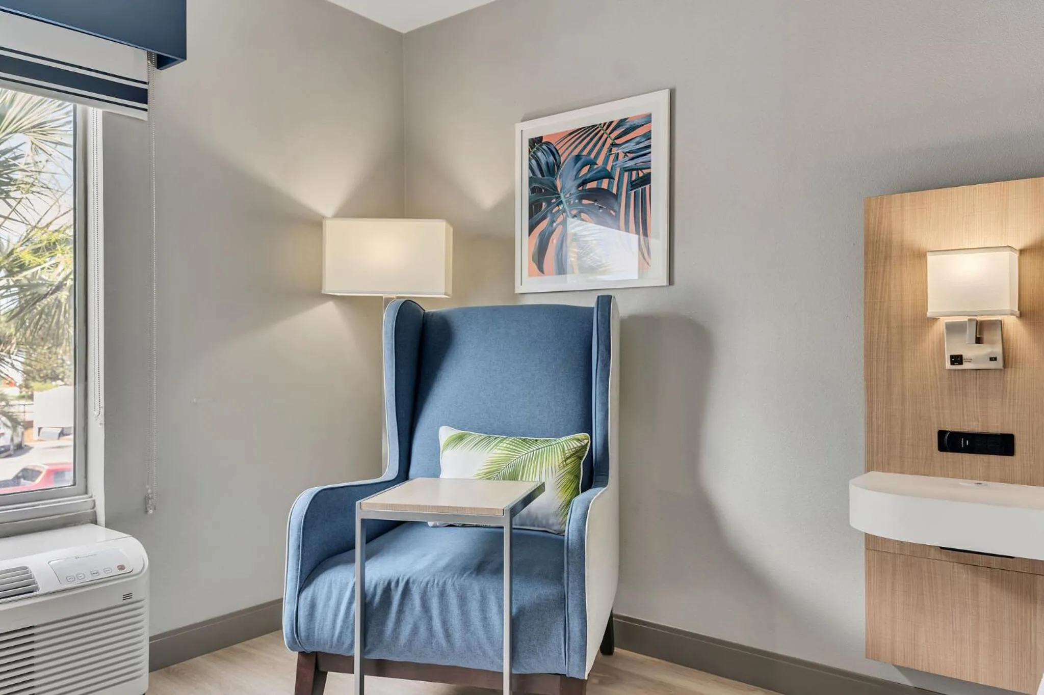 Photo of the whole room in Evoke Destin Hotel