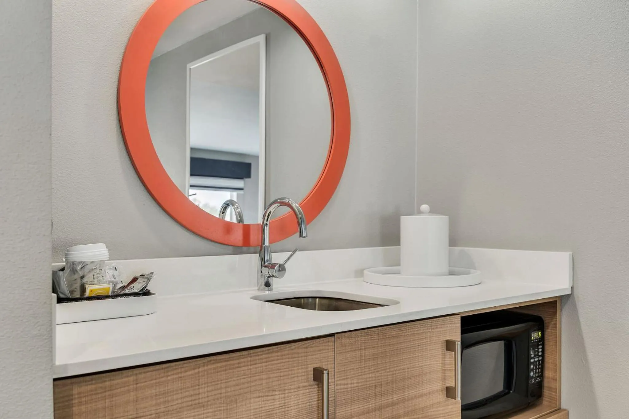 Photo of the whole room in Evoke Destin Hotel