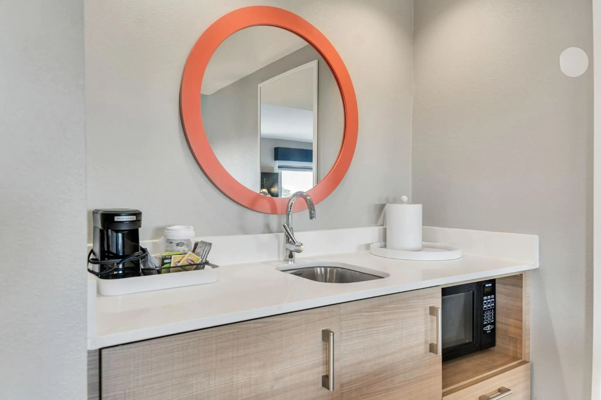 Photo of the whole room in Evoke Destin Hotel