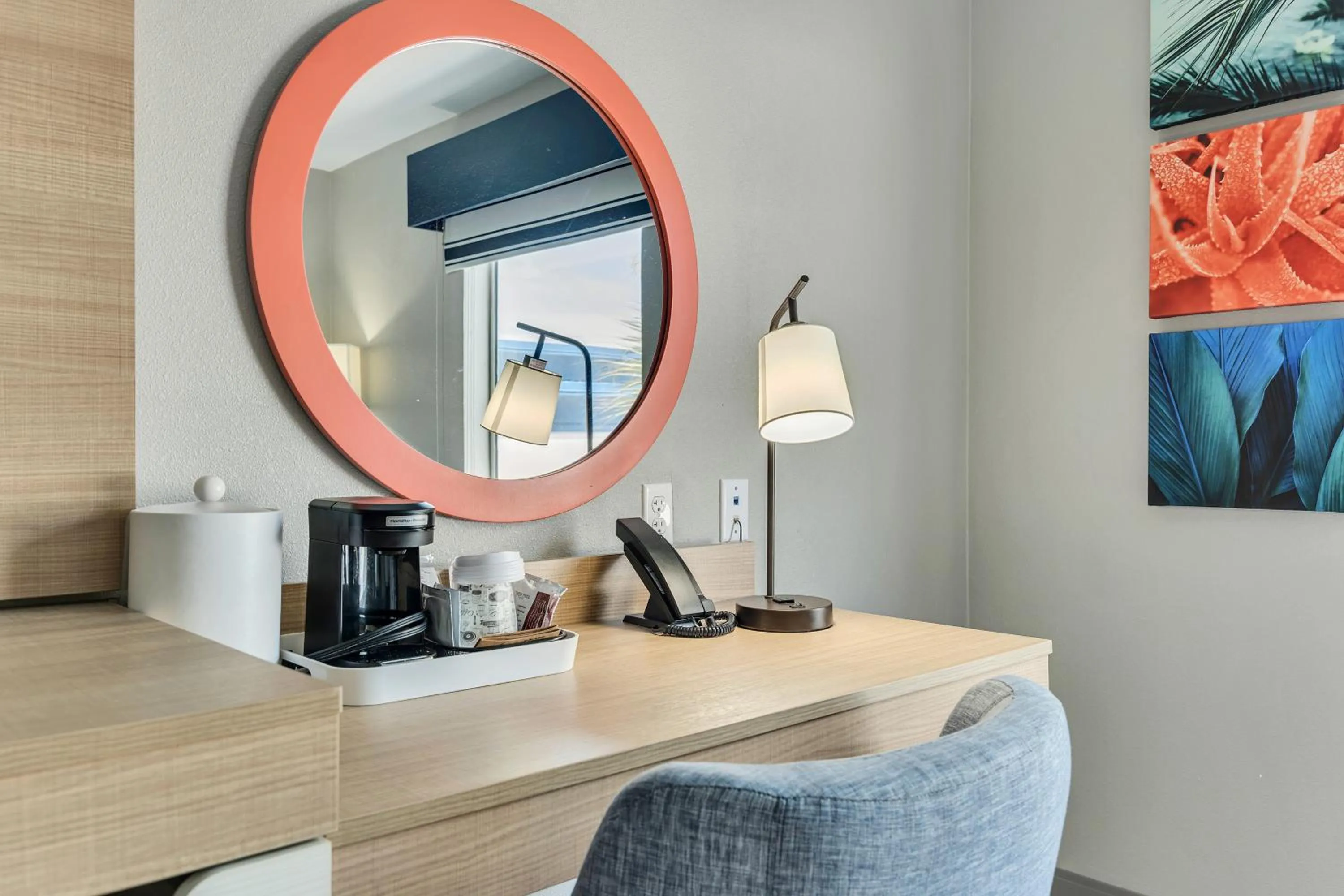 Coffee/tea facilities in Evoke Destin Hotel