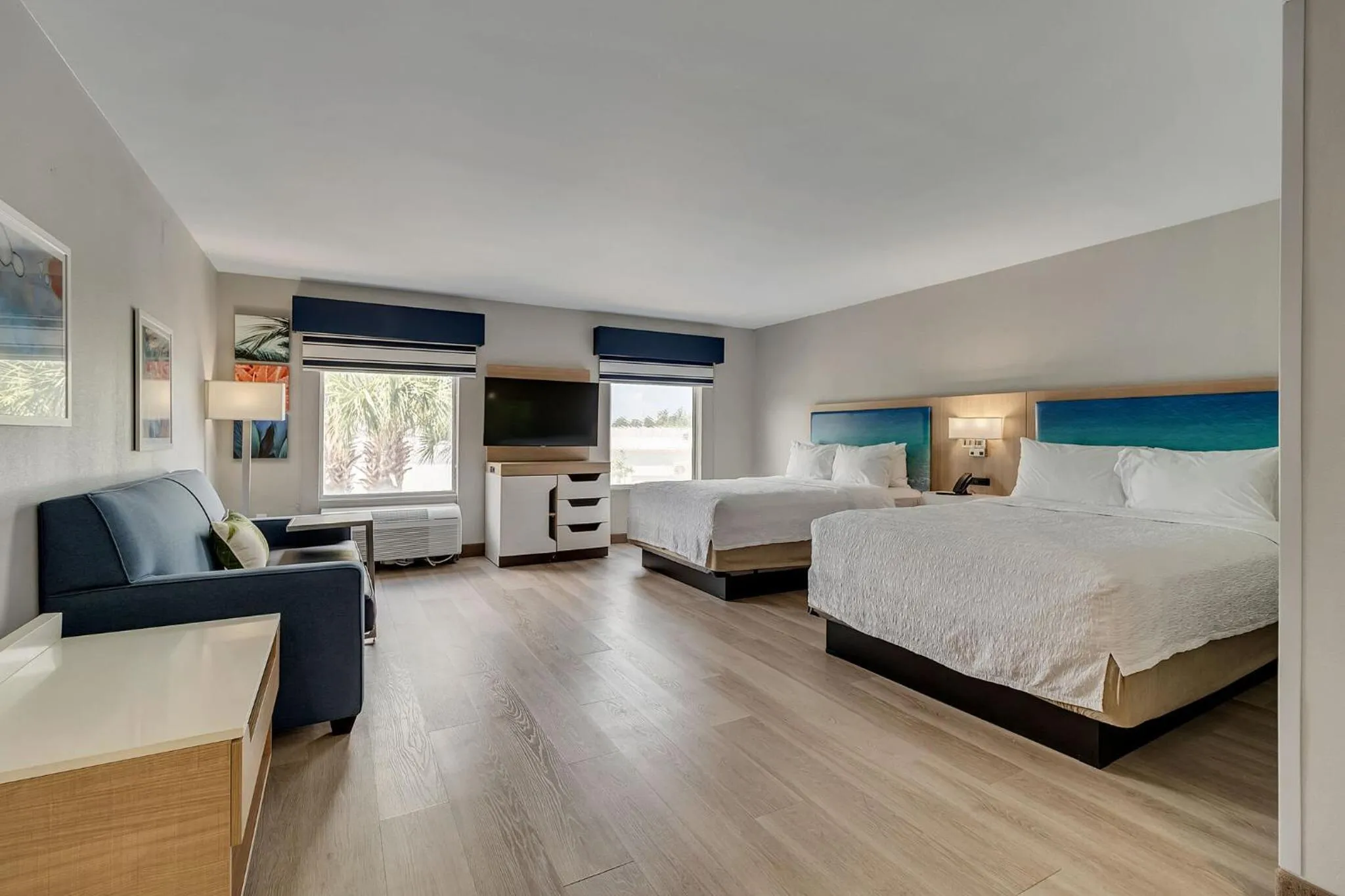 Photo of the whole room, Bed in Evoke Destin Hotel