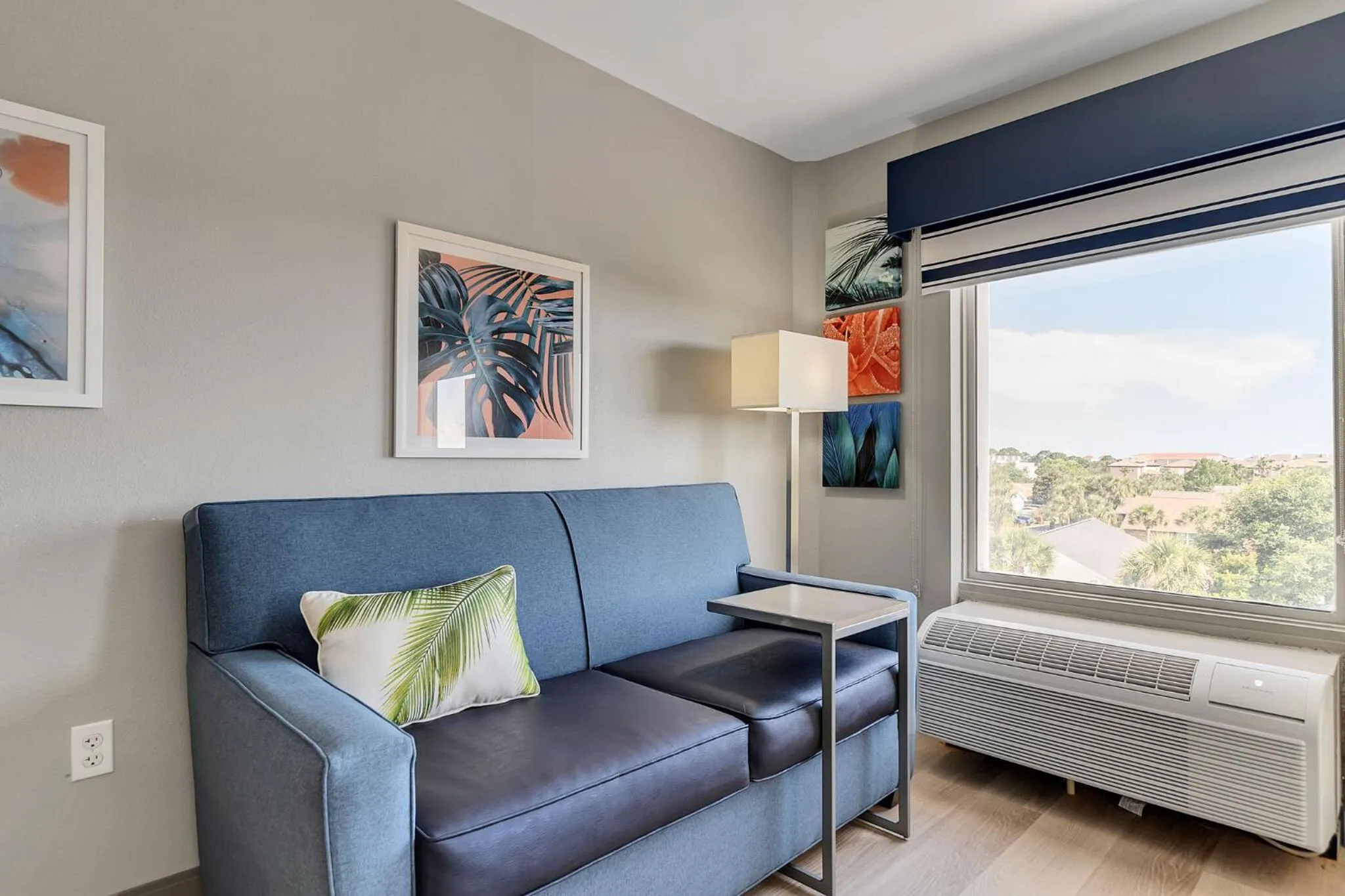 Photo of the whole room in Evoke Destin Hotel