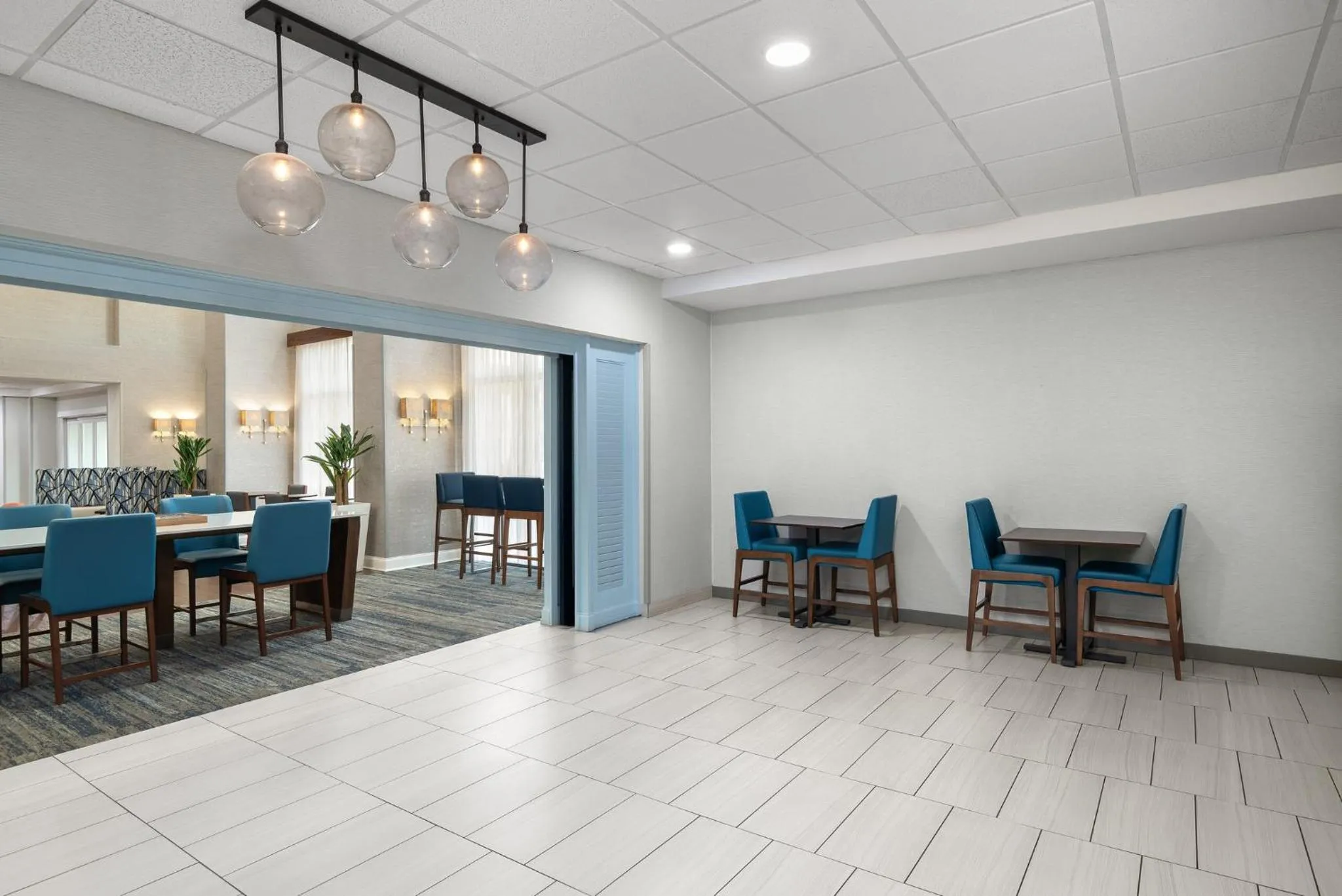 Breakfast in Holiday Inn Express & Suites Destin - Miramar Beach by IHG