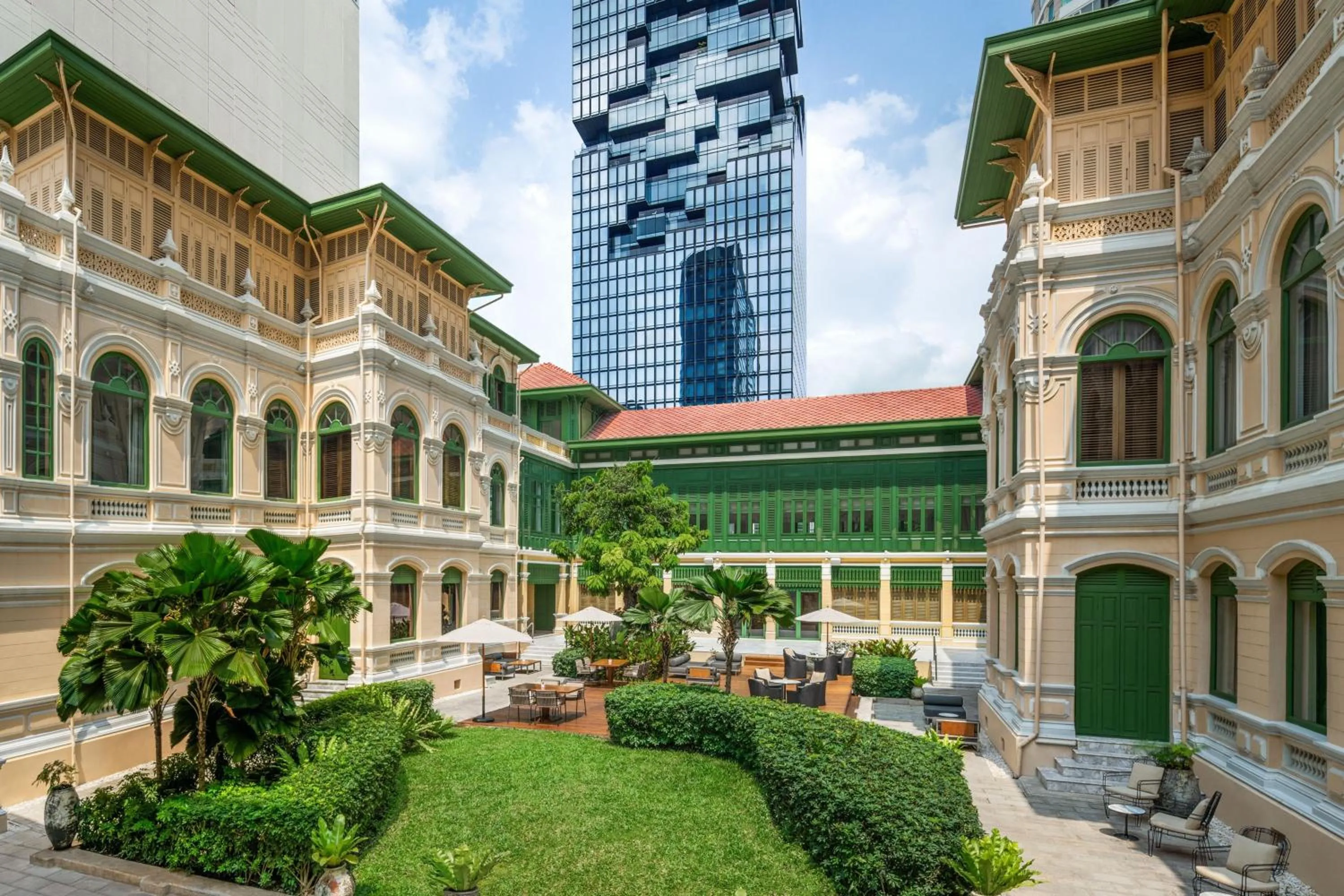 Restaurant/places to eat in W Bangkok Hotel