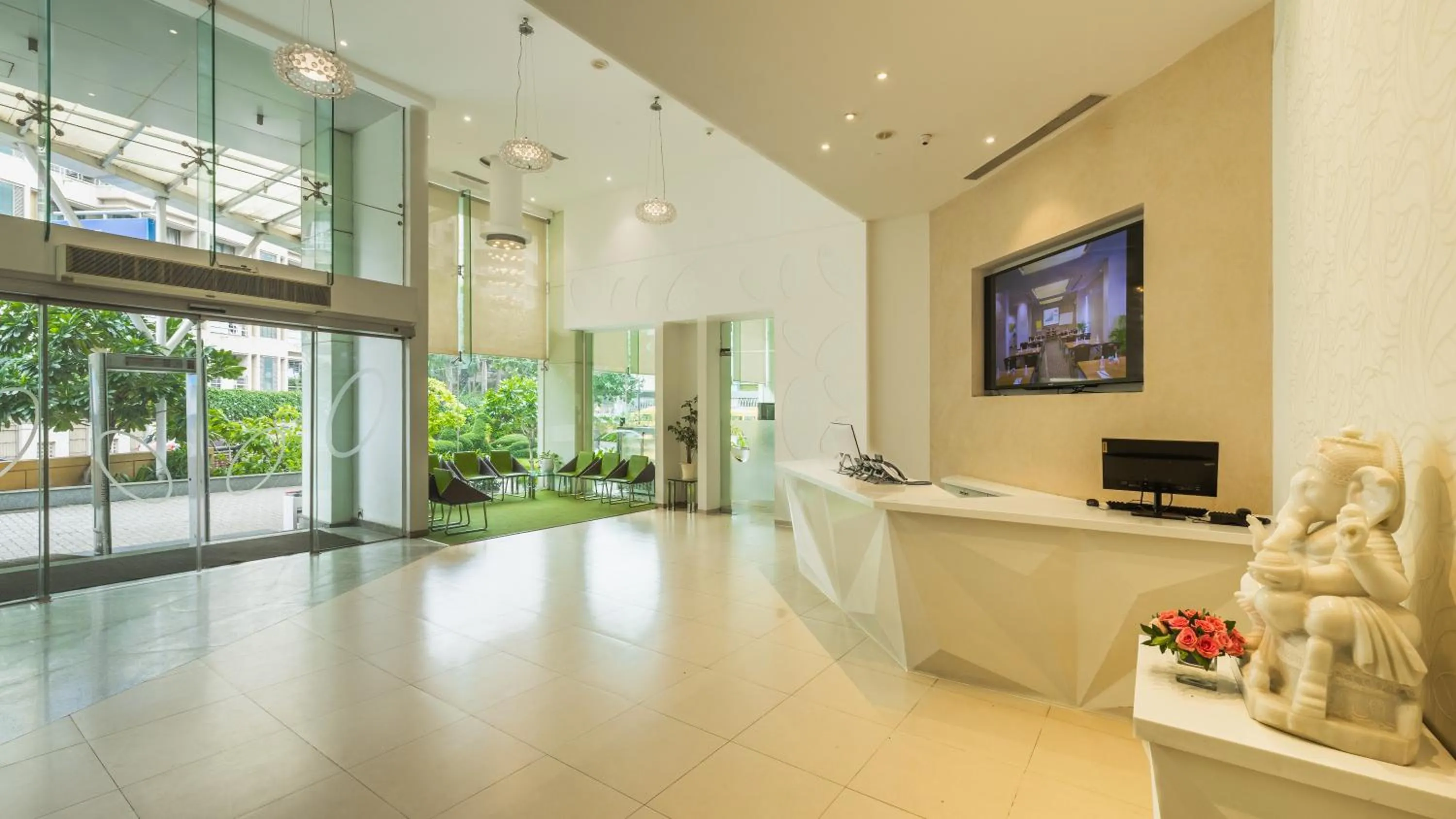 Lobby or reception in Hotel Kohinoor Elite near BKC