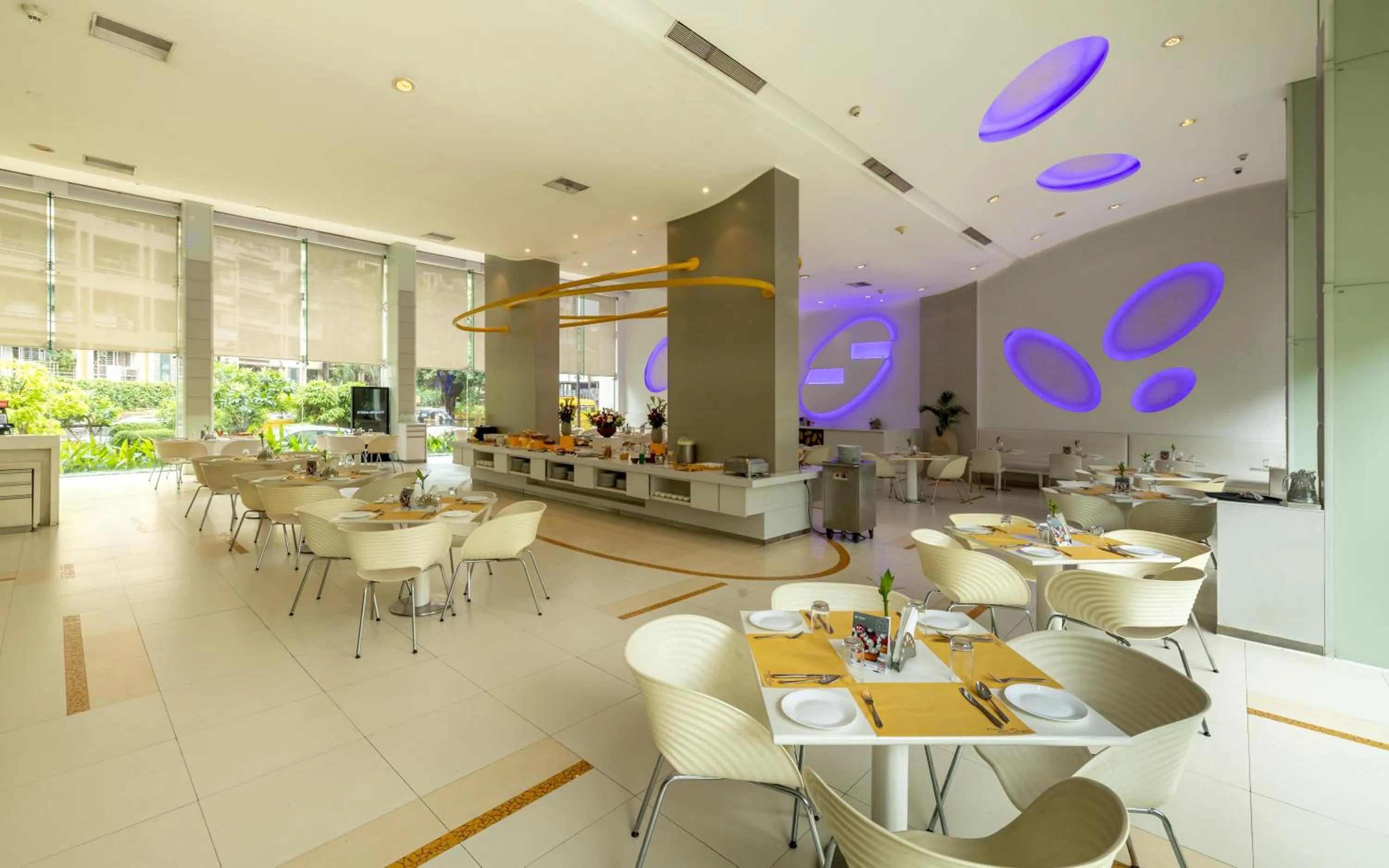 Restaurant/places to eat in Hotel Kohinoor Elite near BKC