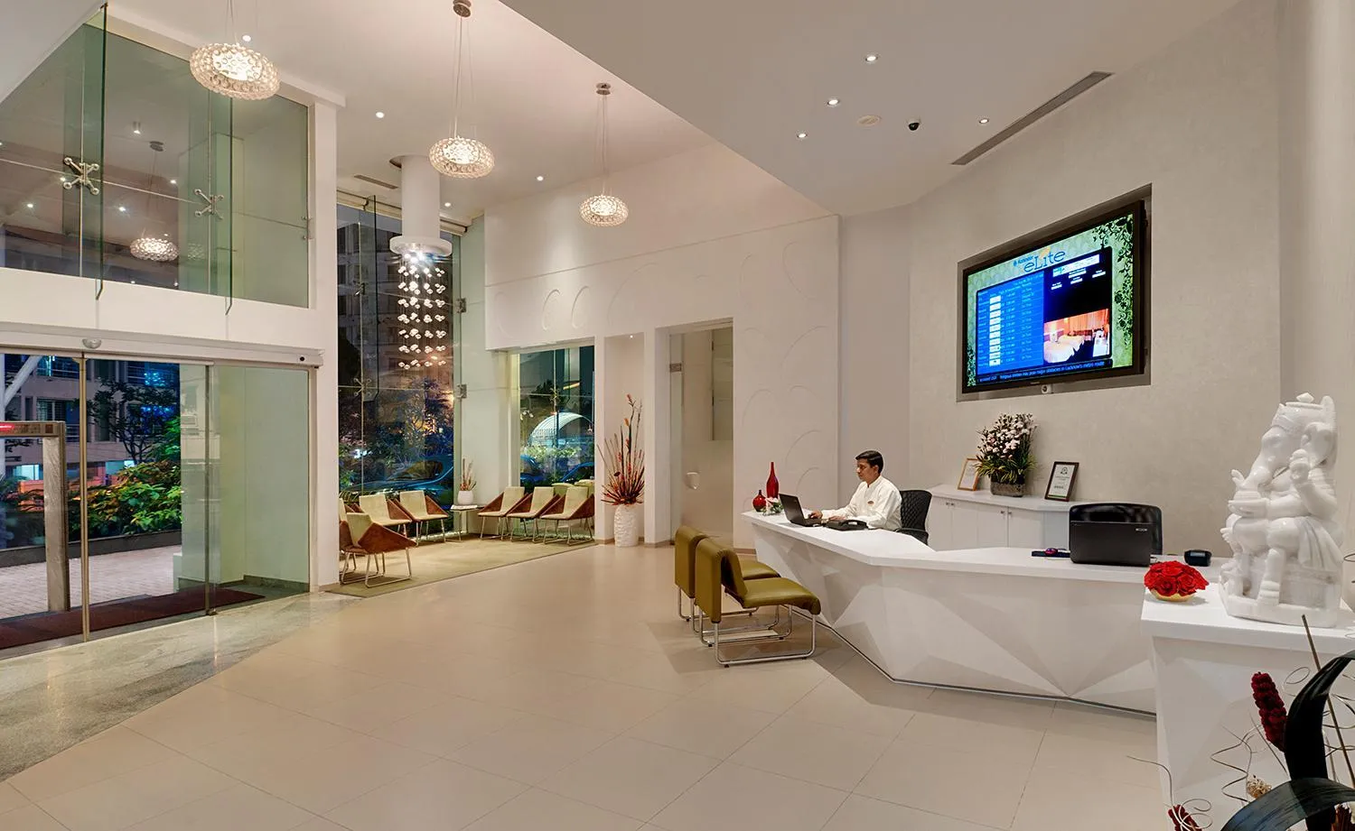 Lobby or reception in Hotel Kohinoor Elite near BKC