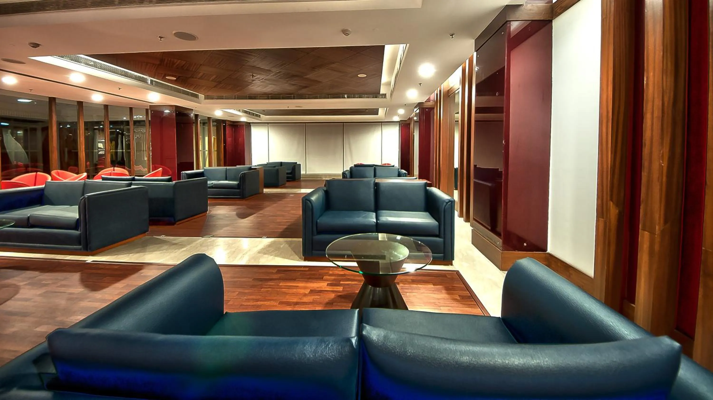 Lounge or bar in The Golden Plaza Hotel