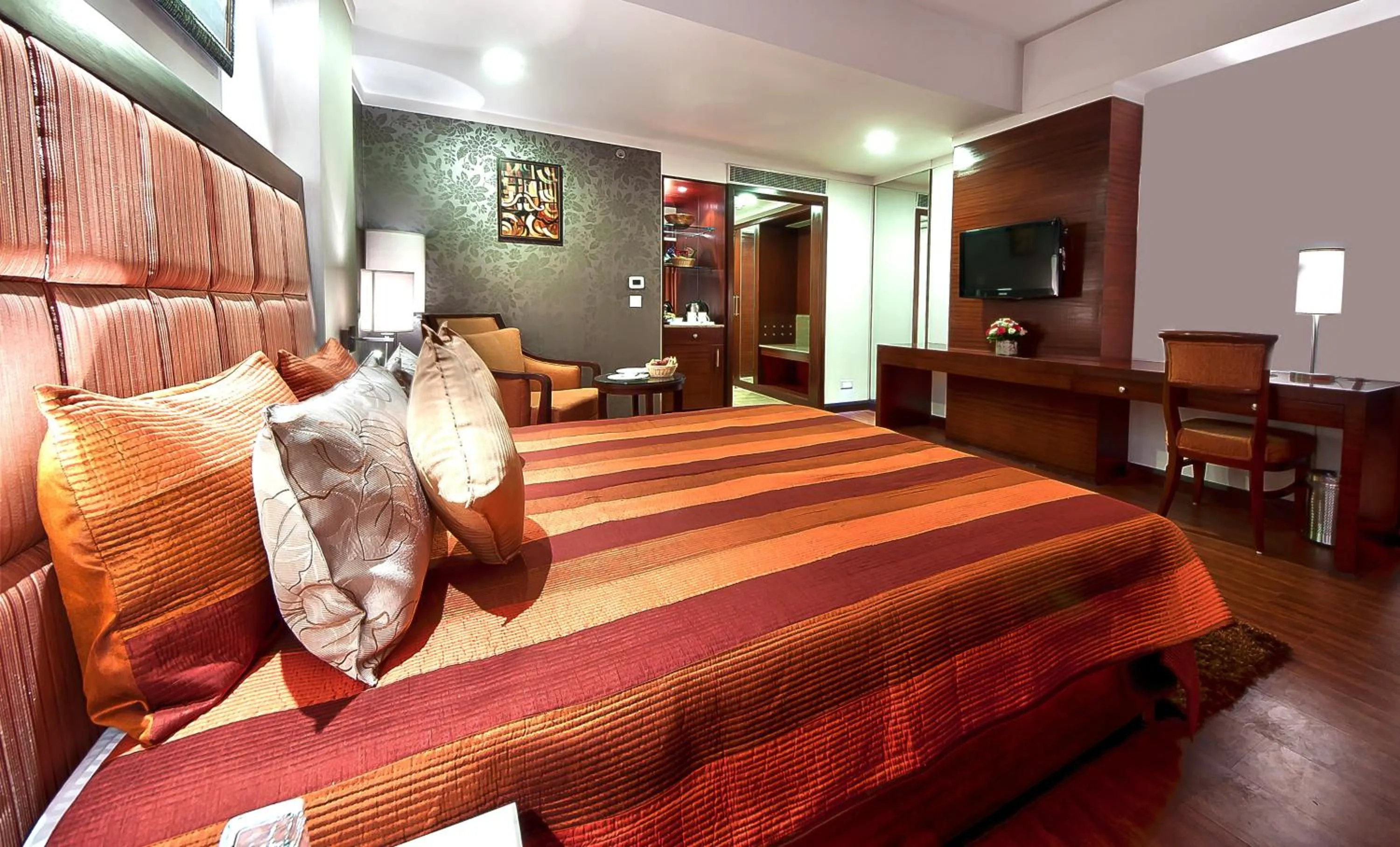 Photo of the whole room, Bed in The Golden Plaza Hotel