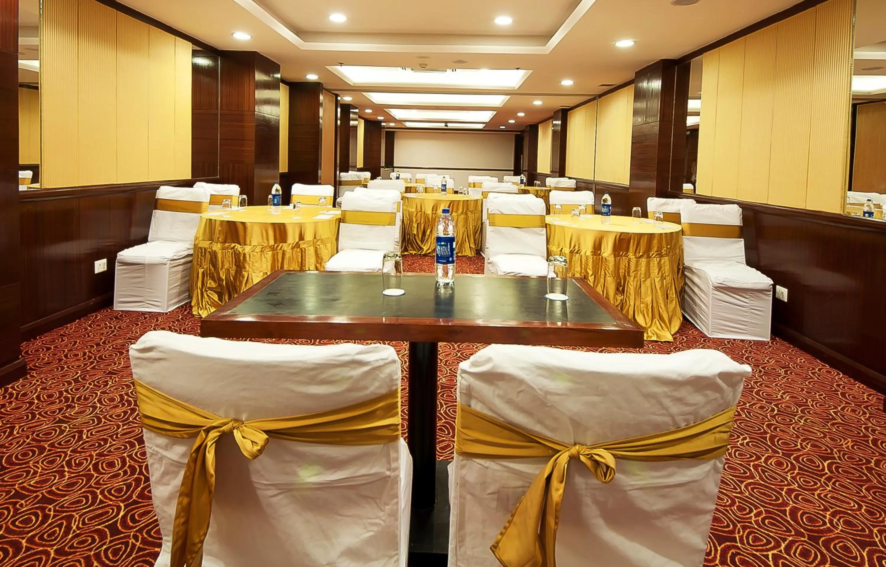 Business facilities in The Golden Plaza Hotel