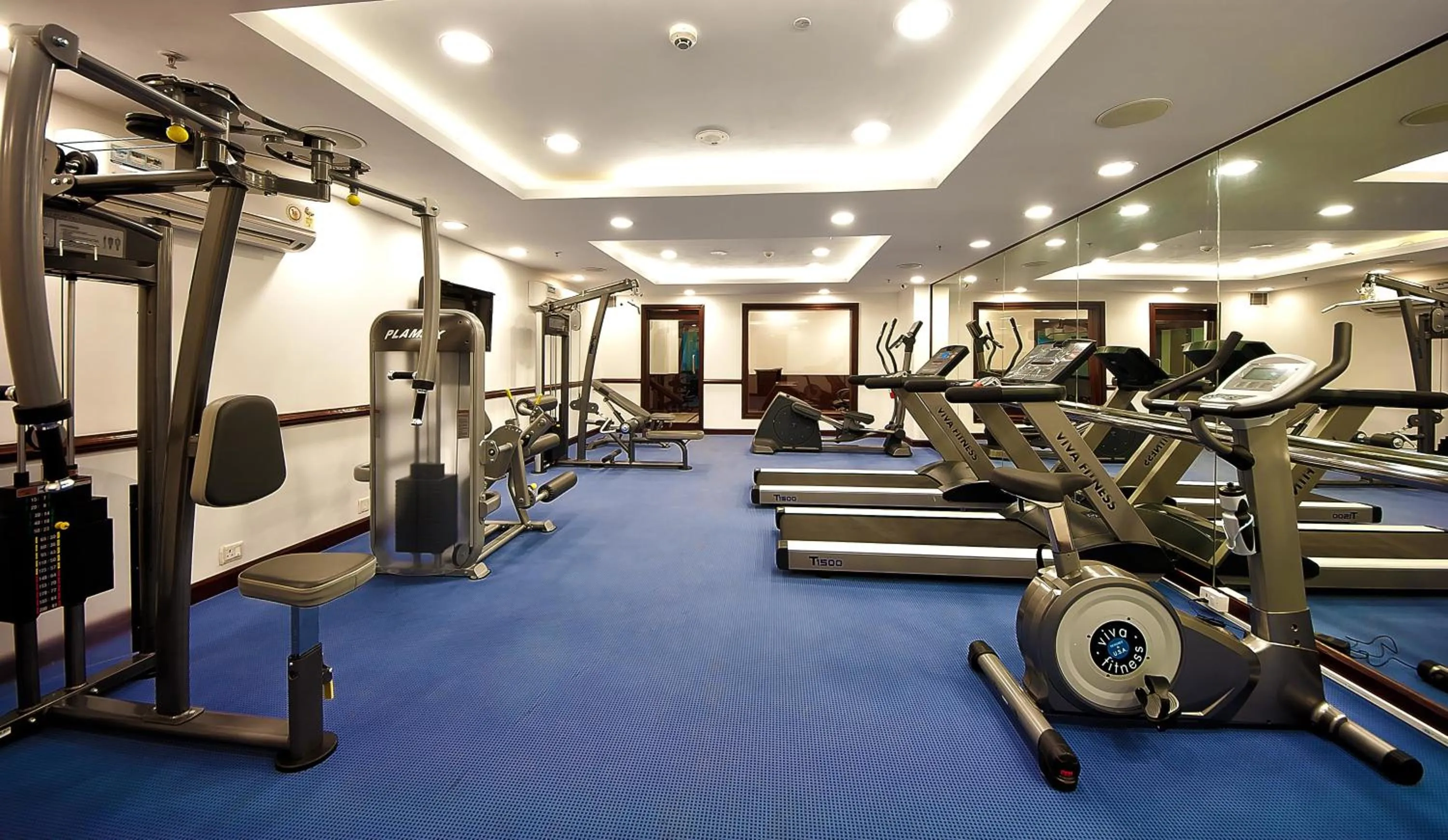 Fitness centre/facilities in The Golden Plaza Hotel