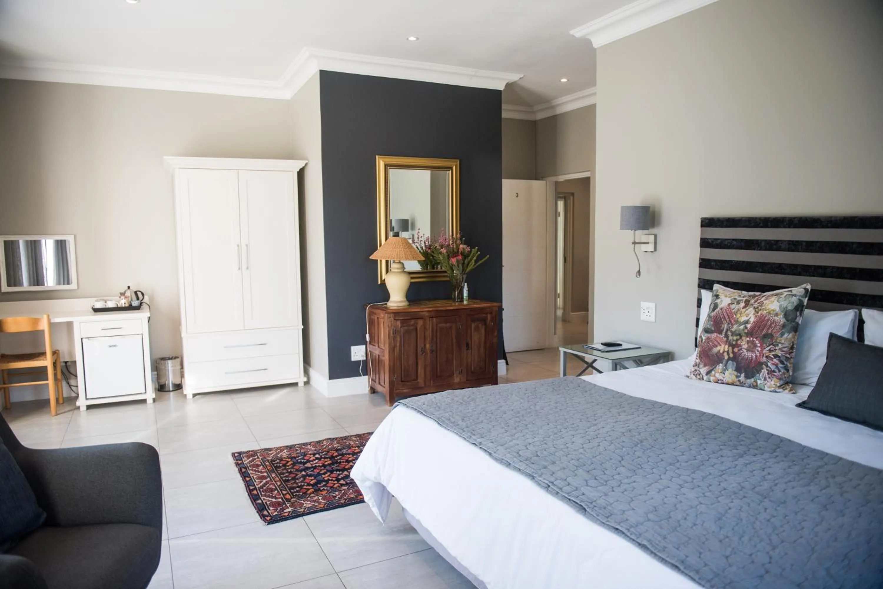 Bedroom, Bed in The Whale on Main B&B