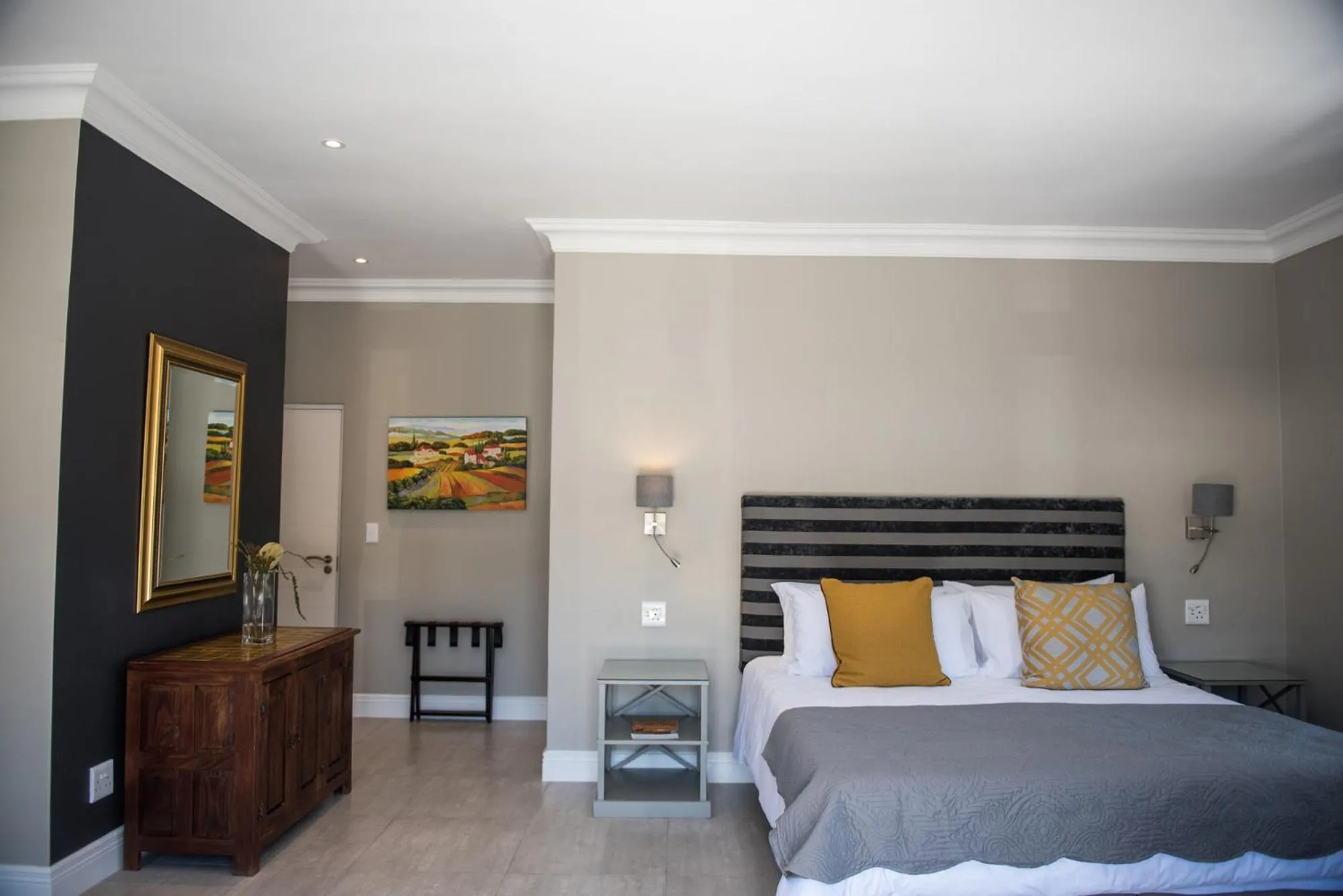 Bedroom, Bed in The Whale on Main B&B