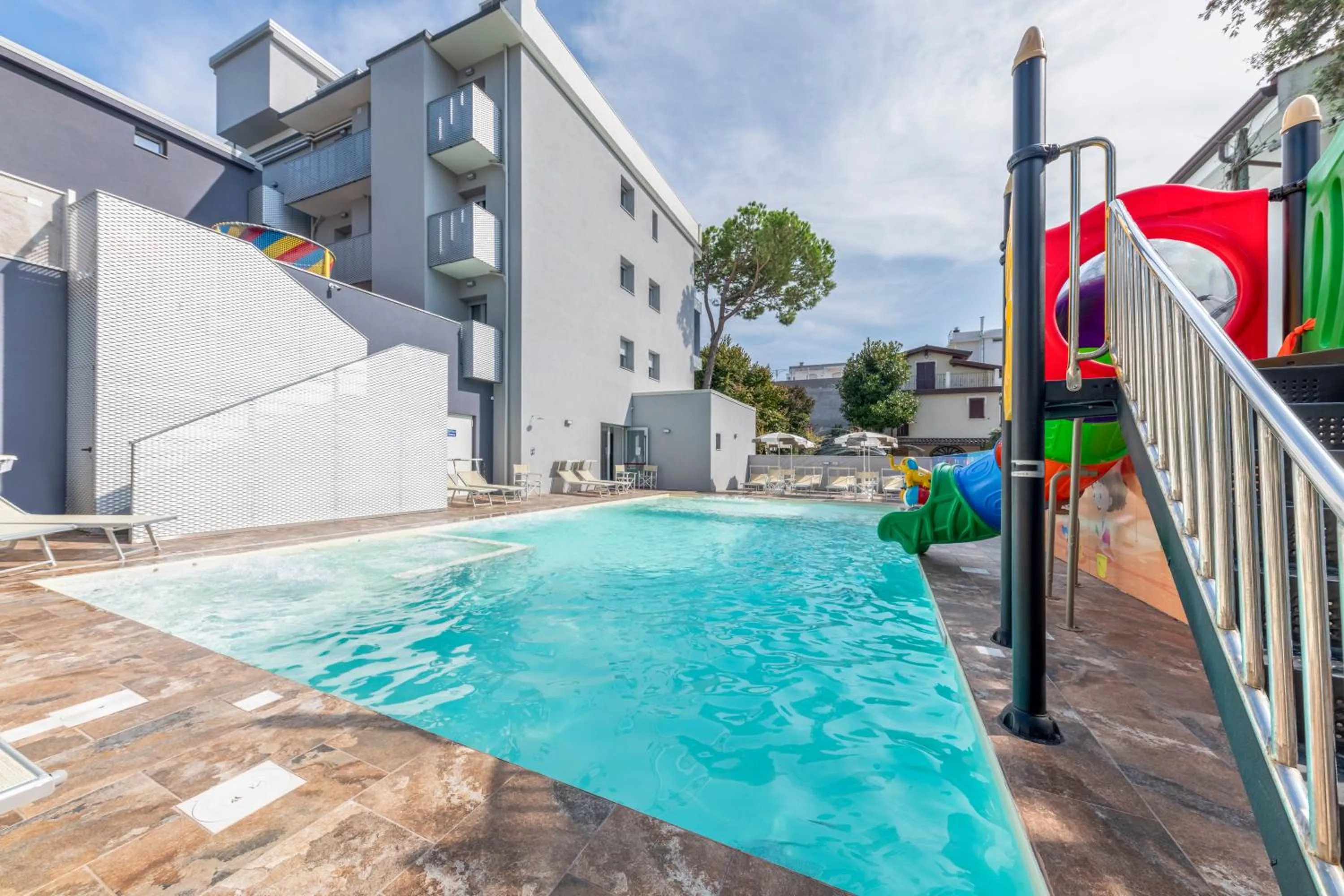 Swimming pool in Residence Filmare