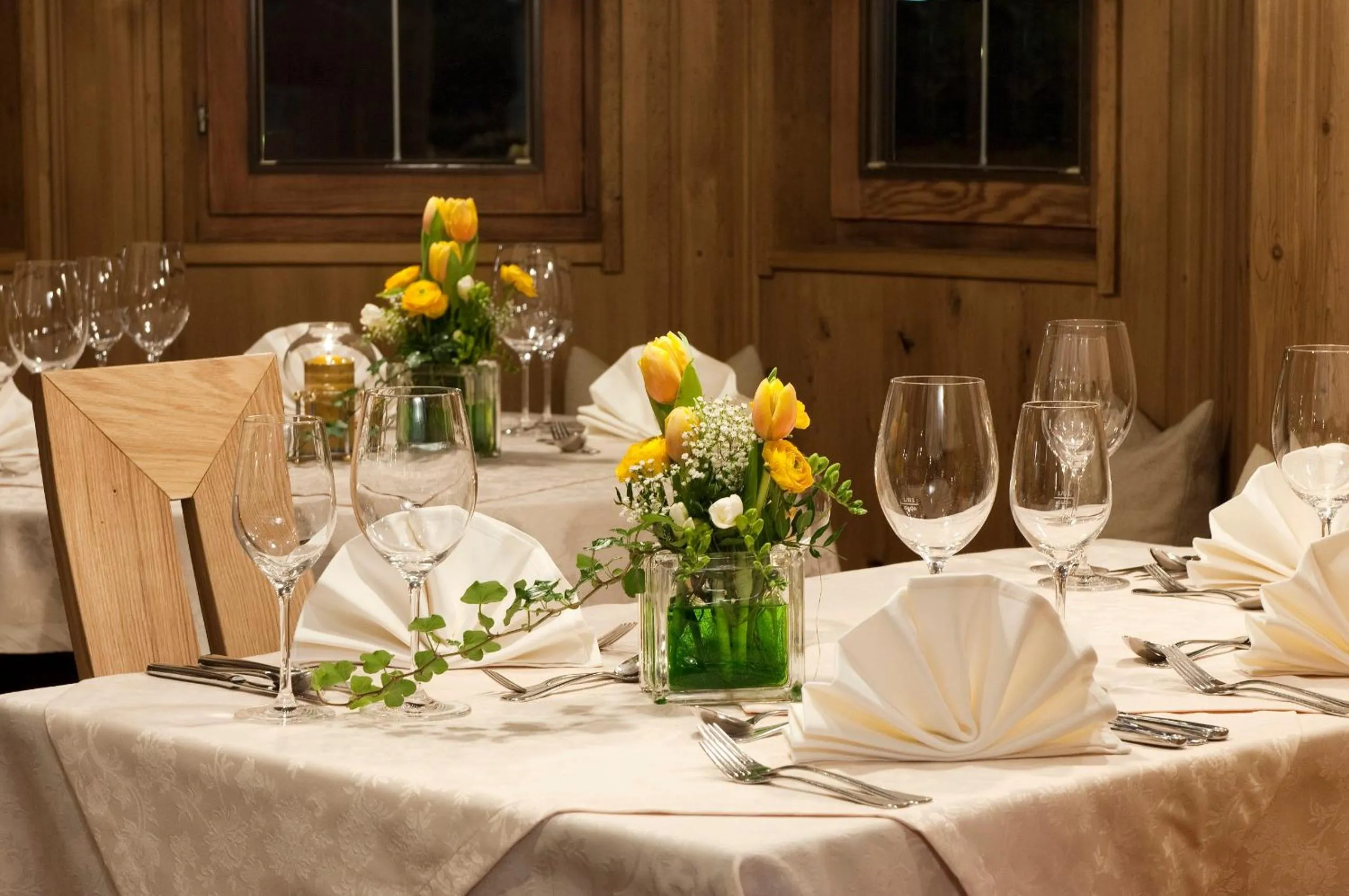 Restaurant/places to eat in Hotel Haymon