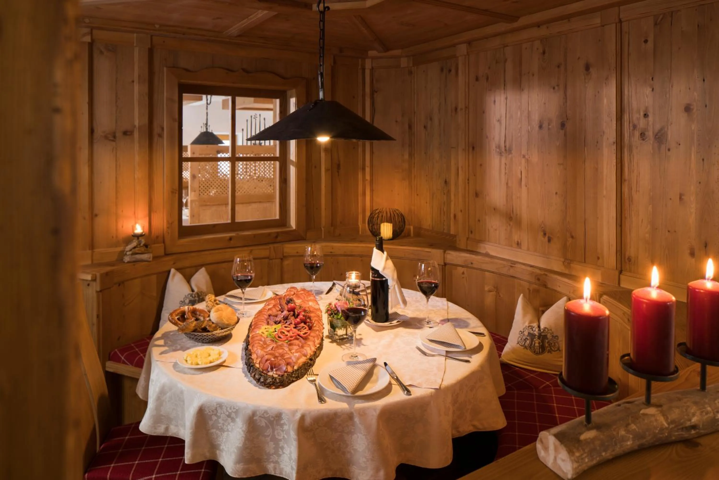 Restaurant/places to eat in Hotel Haymon