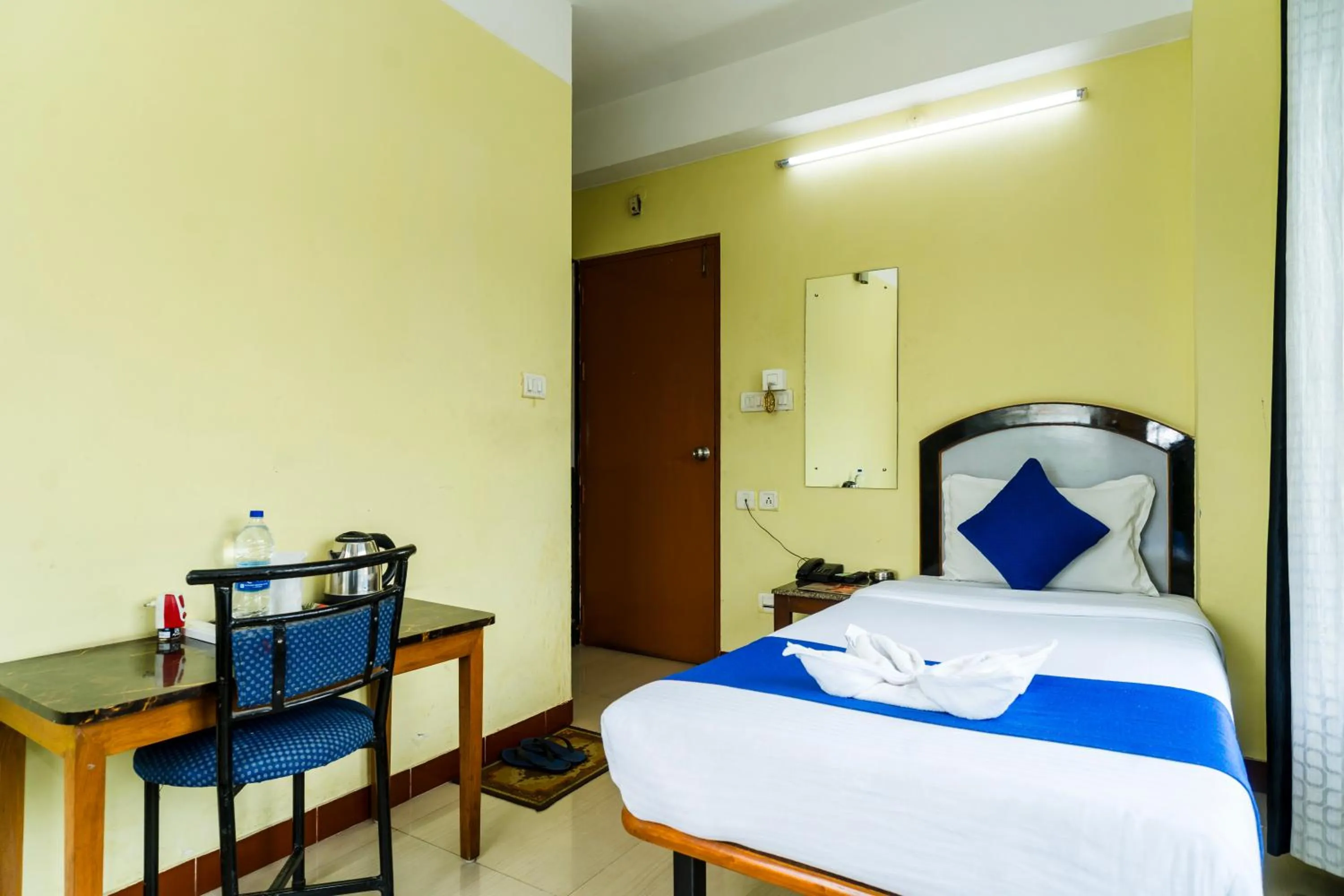 Bedroom, Bed in HOTEL NILADRII GALAXY