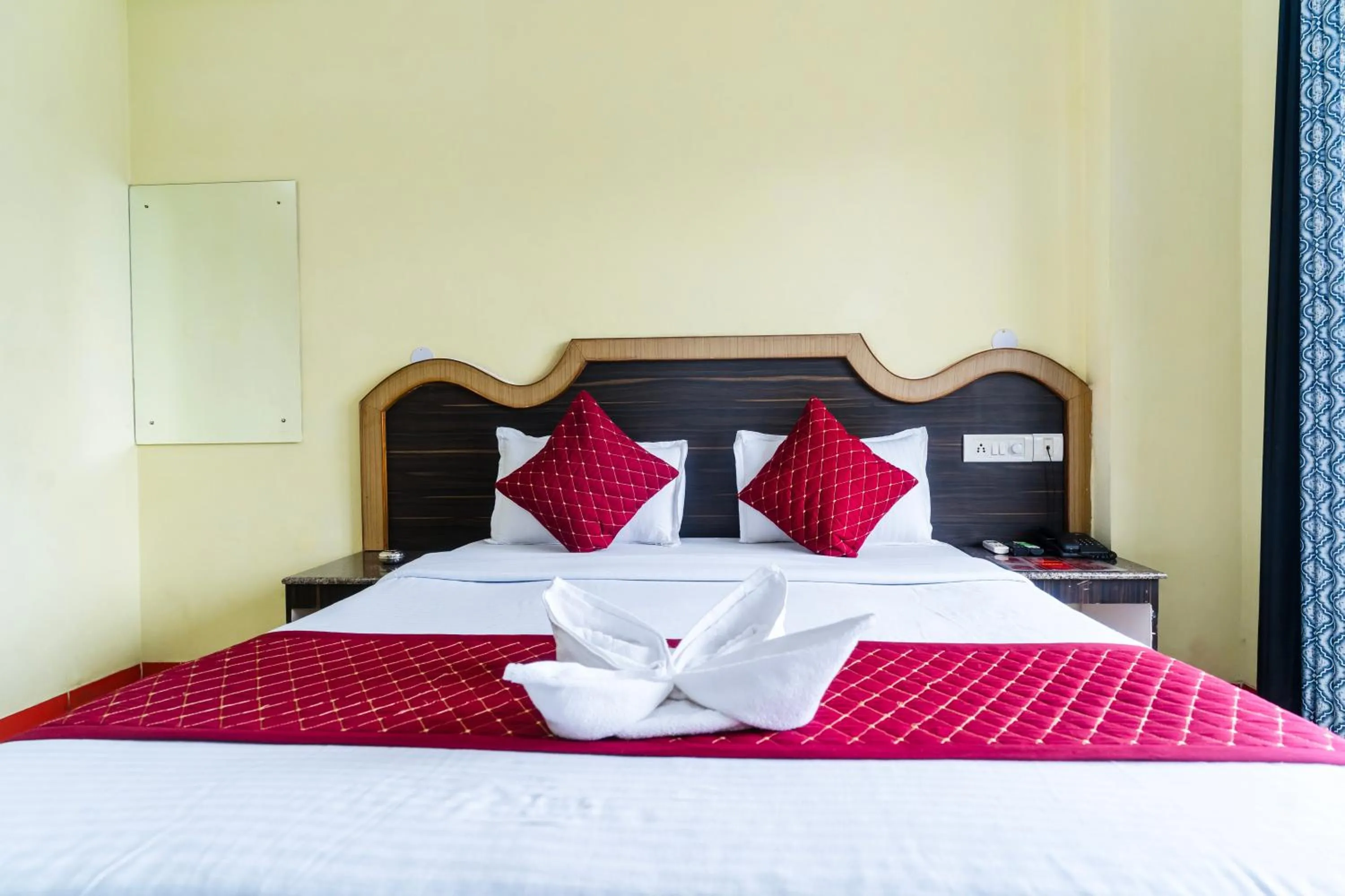 Bed in HOTEL NILADRII GALAXY