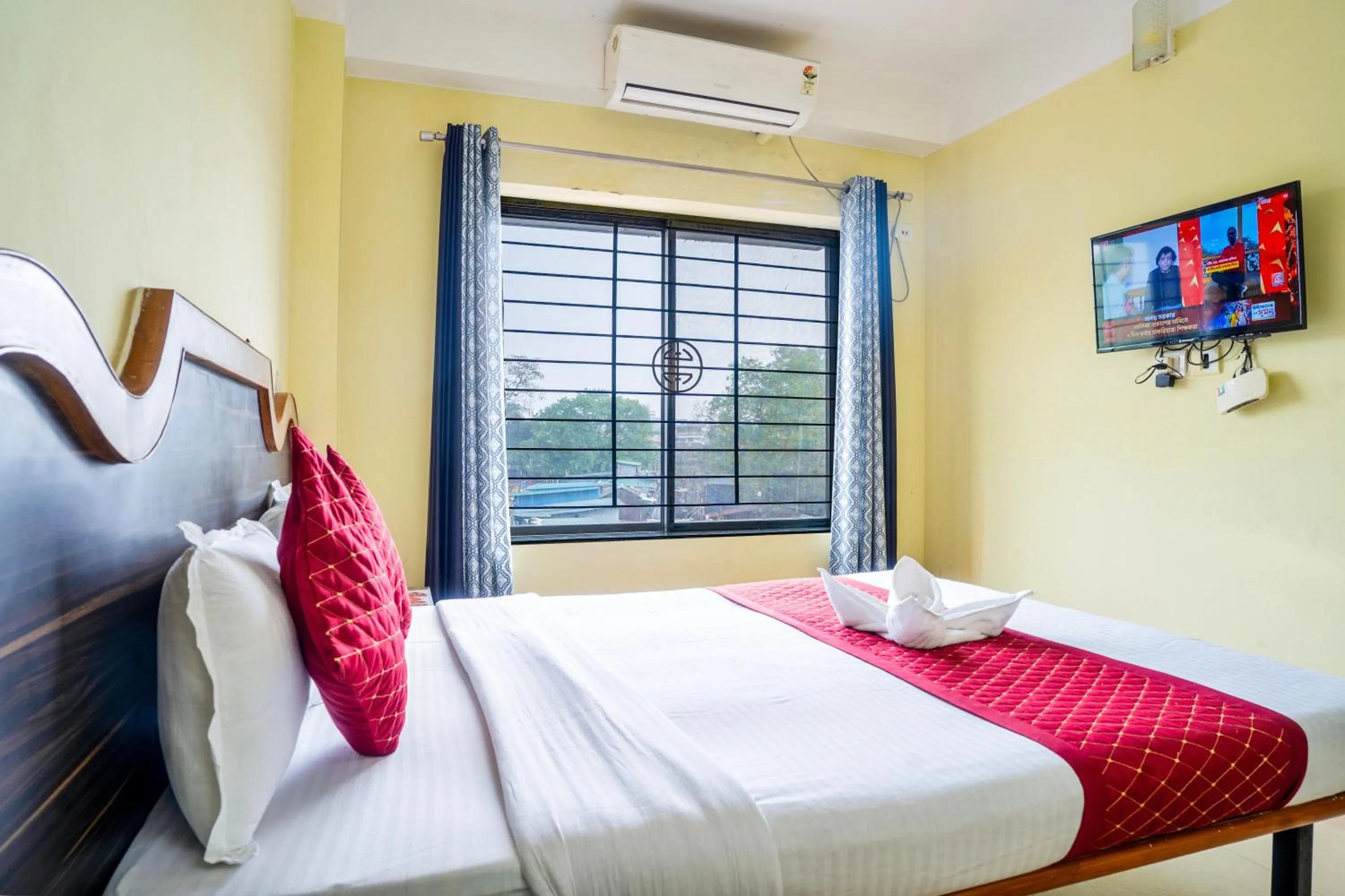 Photo of the whole room, Bed in HOTEL NILADRII GALAXY