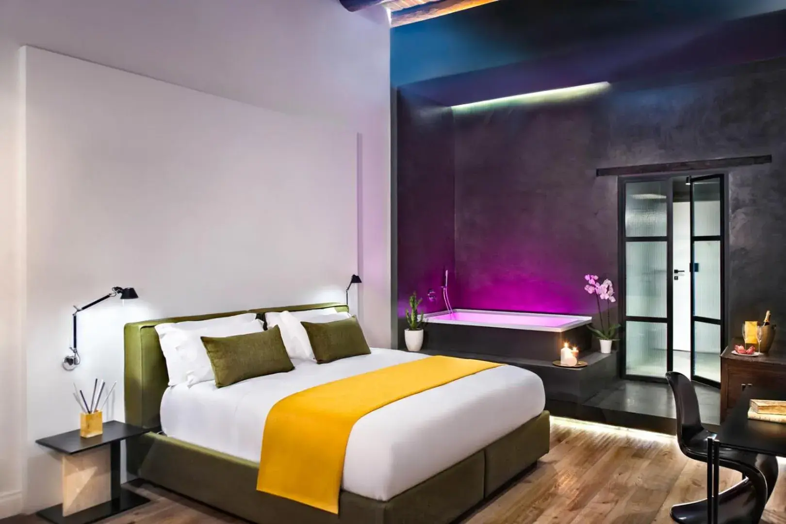 Queen Suite with Spa Bath in Artemisia Domus - Centro Storico Queen Suite with Spa Bath in Artemisia Domus - Centro Storico