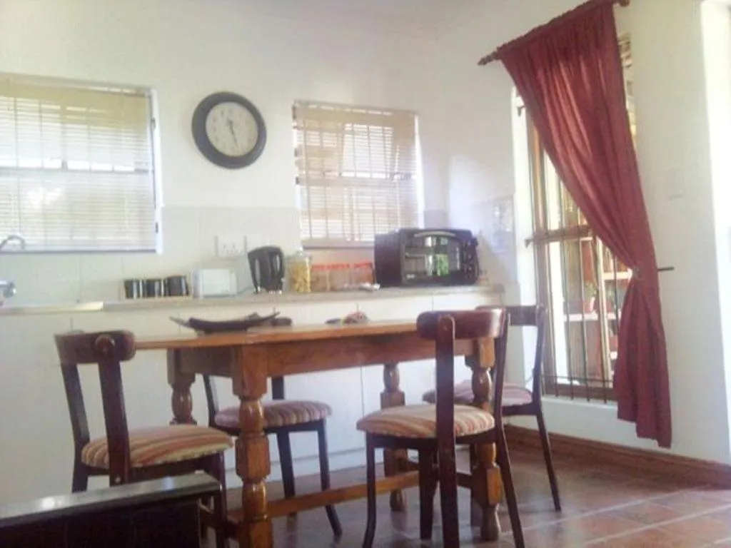 Kitchen or kitchenette in Magnolia Place Guest Houses