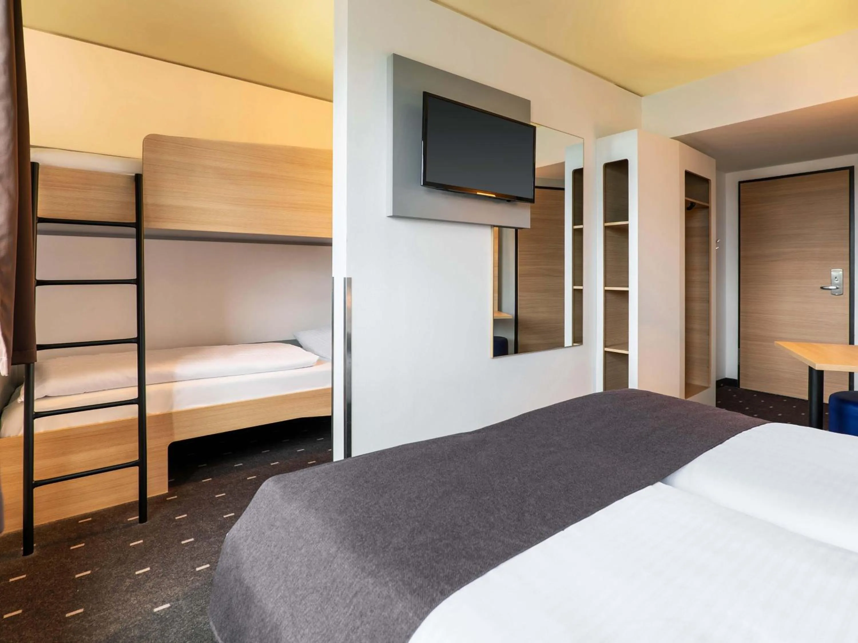 Photo of the whole room, Bed in B&B Hotel Stuttgart-Airport/Messe