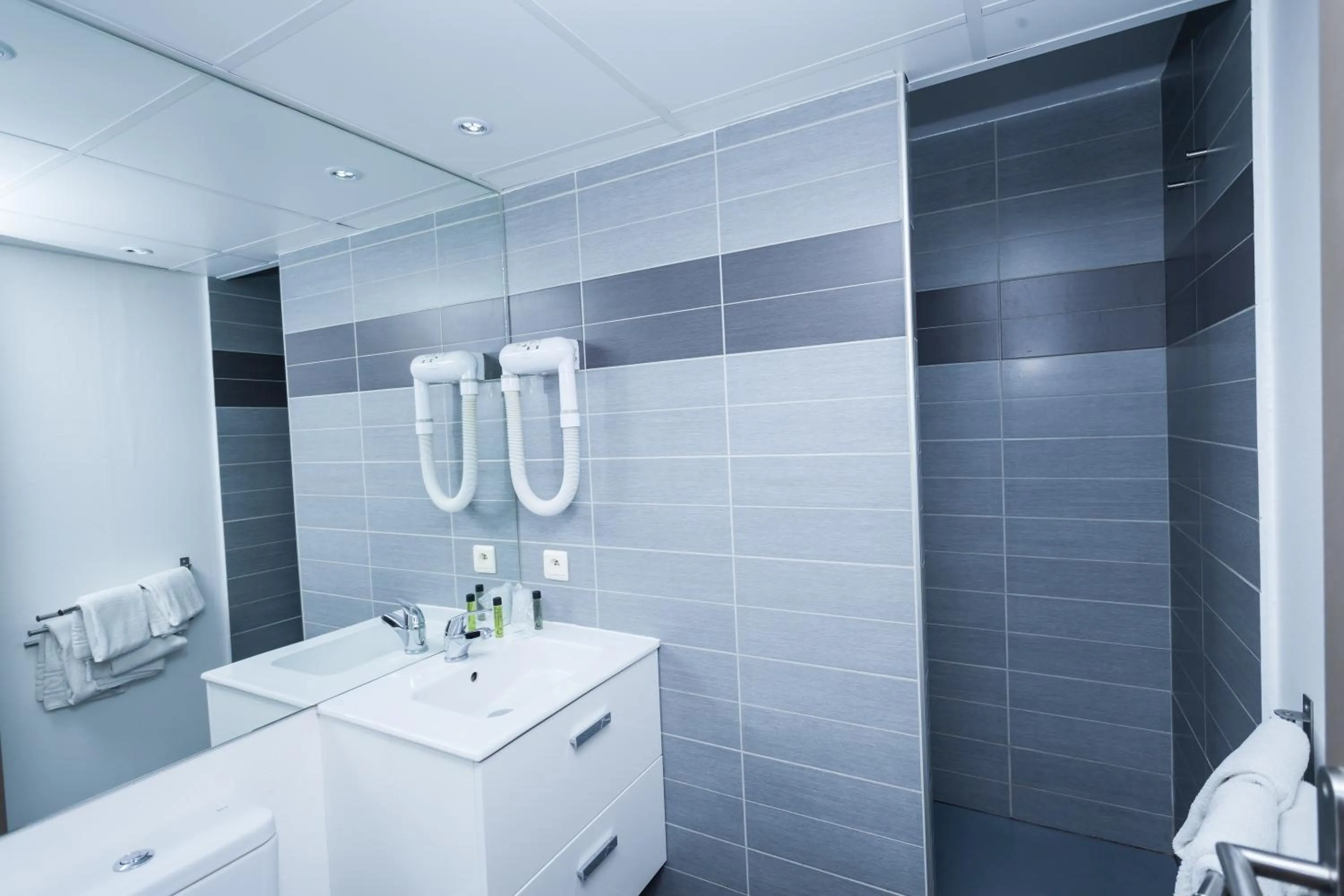 Bathroom in Hôtel Princes de Catalogne