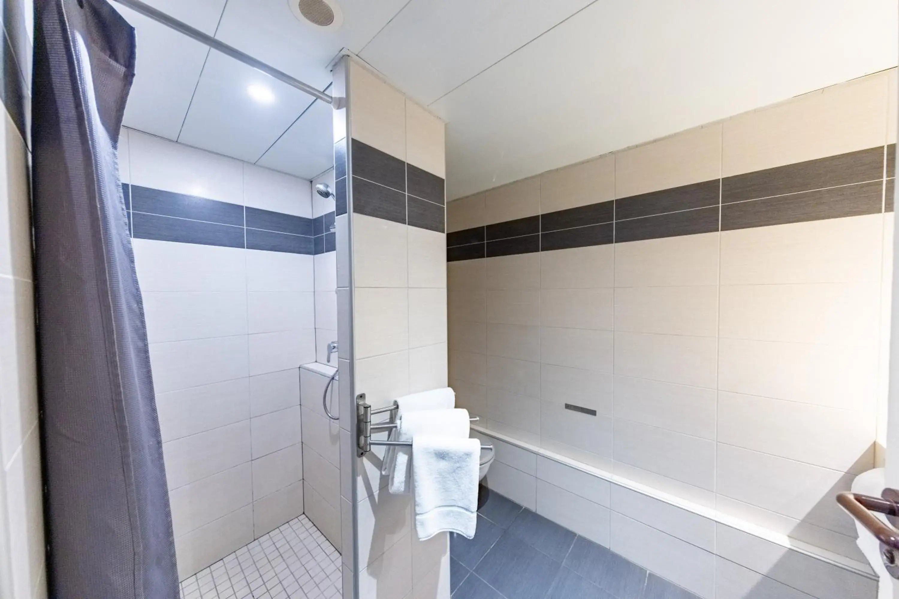 Standard Double or Twin Room in Hôtel Princes de Catalogne Standard Double or Twin Room in Hôtel Princes de Catalogne