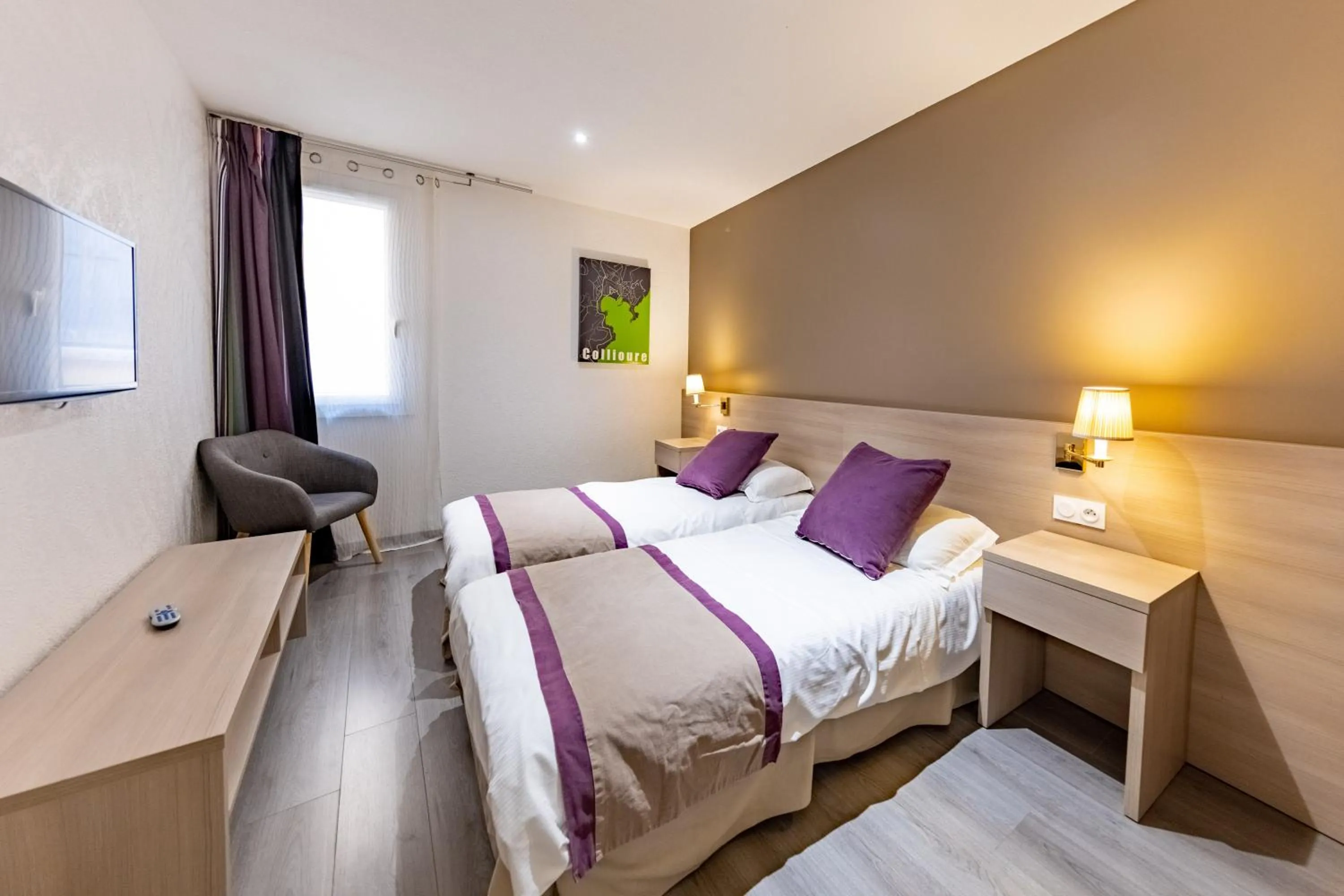 Other, Bed in Hôtel Princes de Catalogne