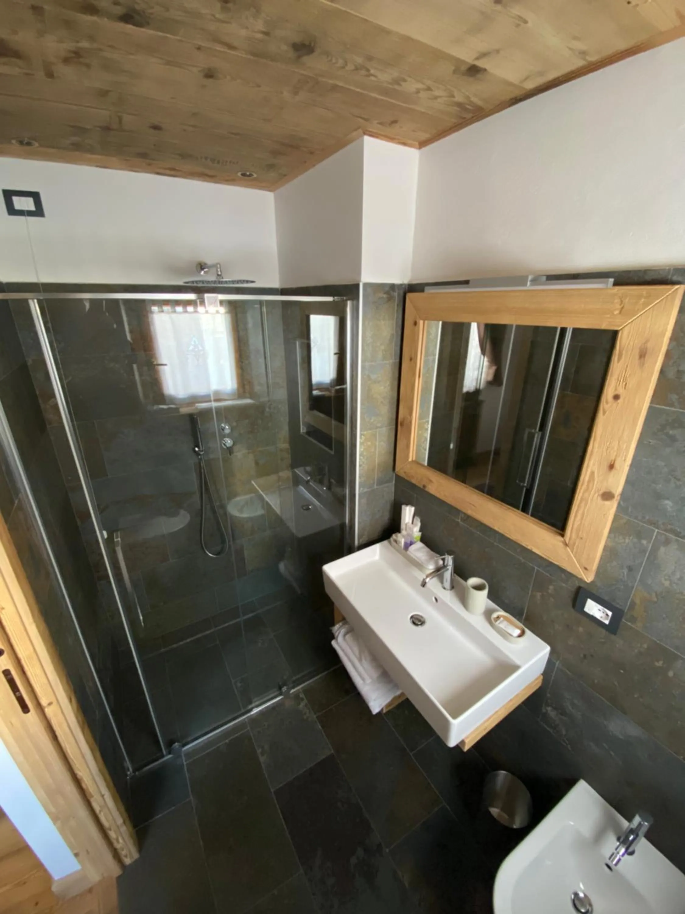 Shower in Hotel da Beppe Sello