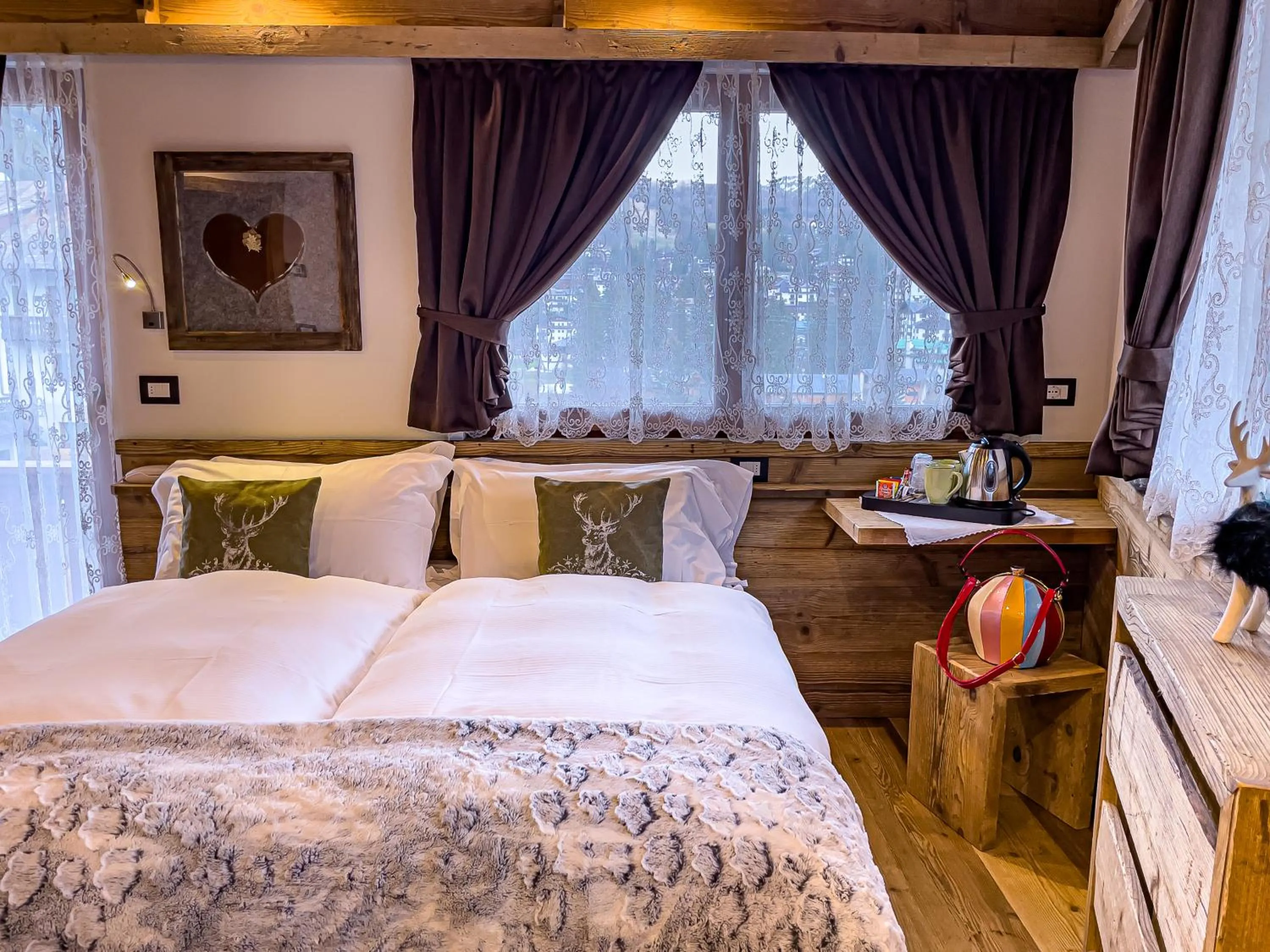 Coffee/tea facilities, Bed in Hotel da Beppe Sello