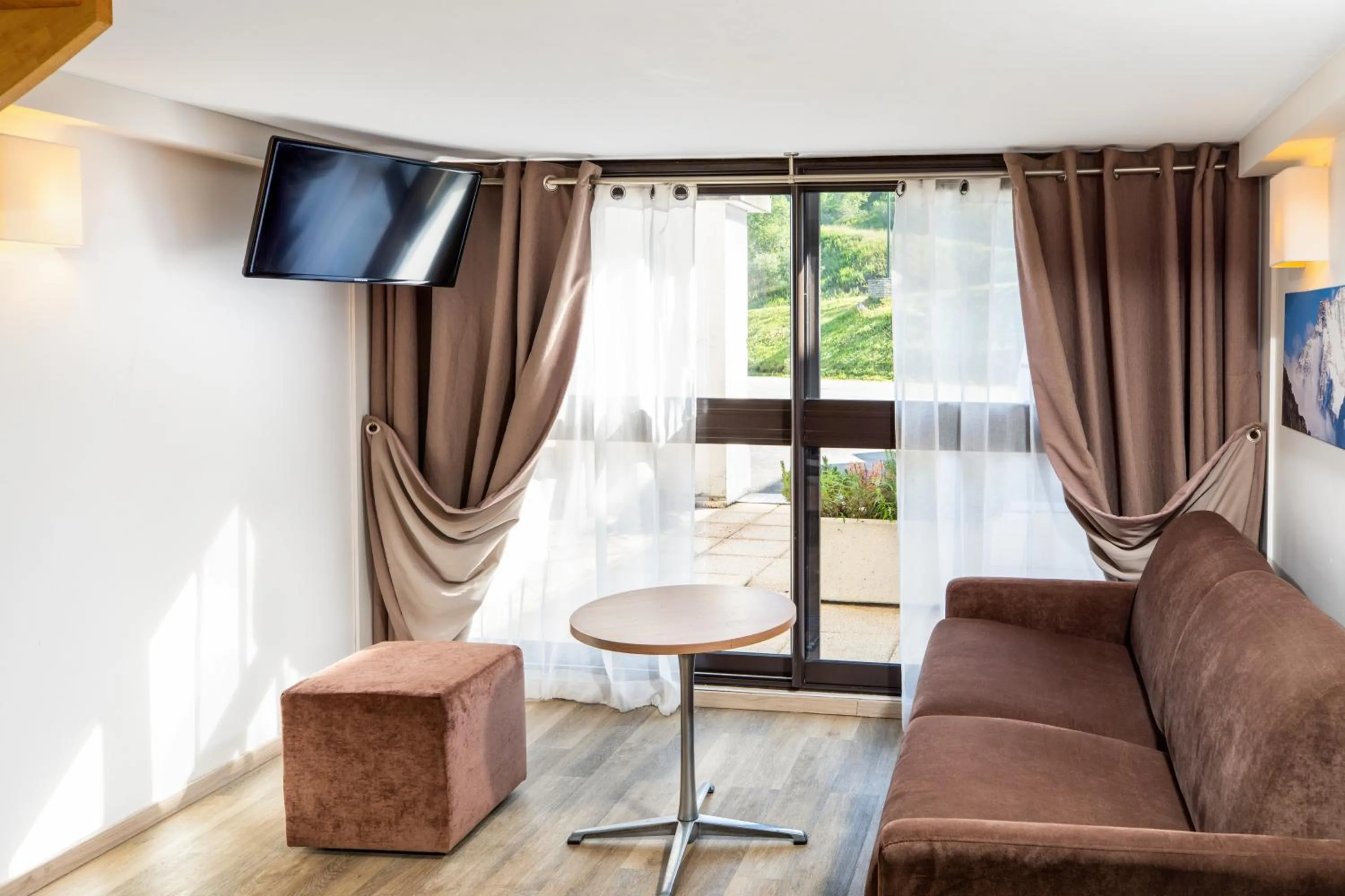 Living room in SOWELL RESIDENCES Pierre Blanche