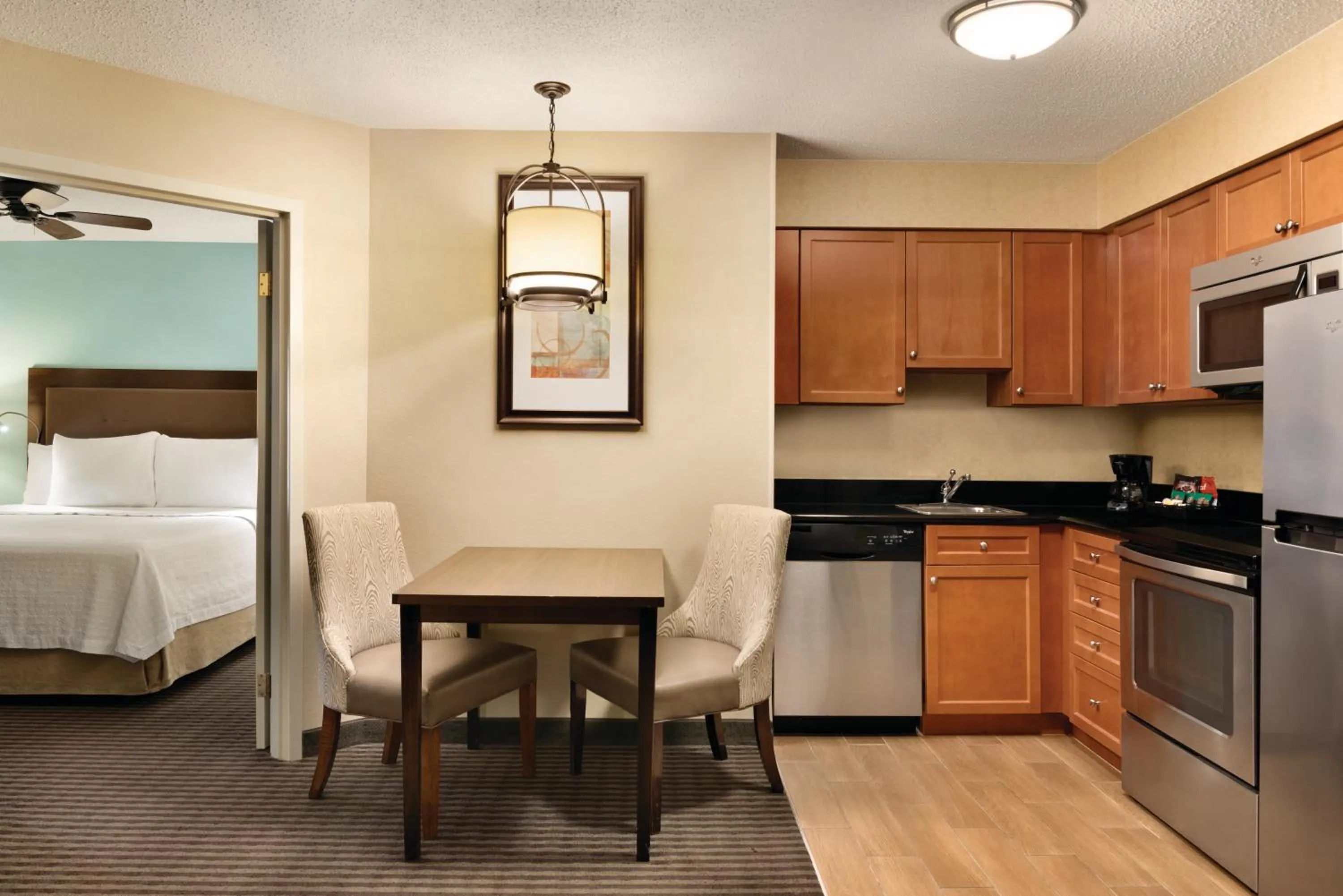 Kitchen or kitchenette, Bed in Homewood Suites Grand Rapids