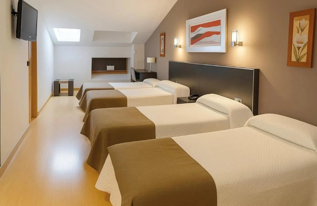 Triple Room in Hotel Villa de Cacabelos